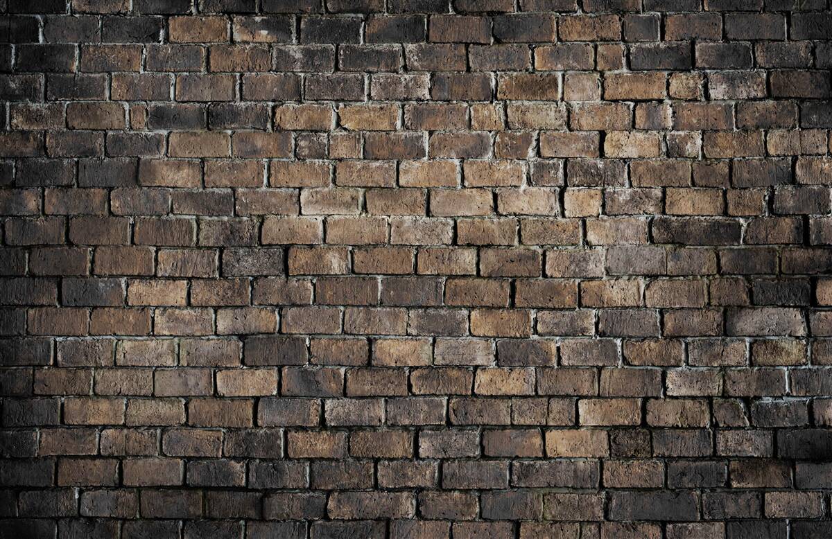 Papier peint couleur foncée d'un mur de briques