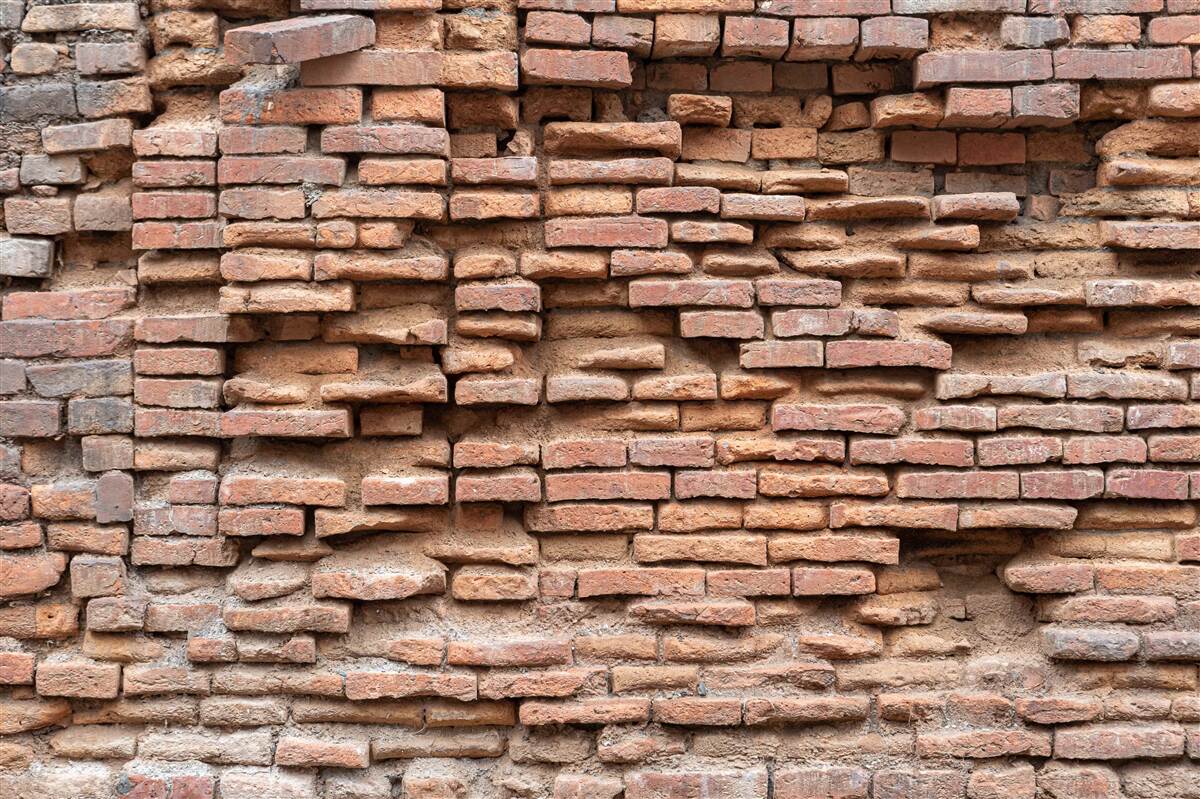 Papier peint un mur de pierre qui s'écroule
