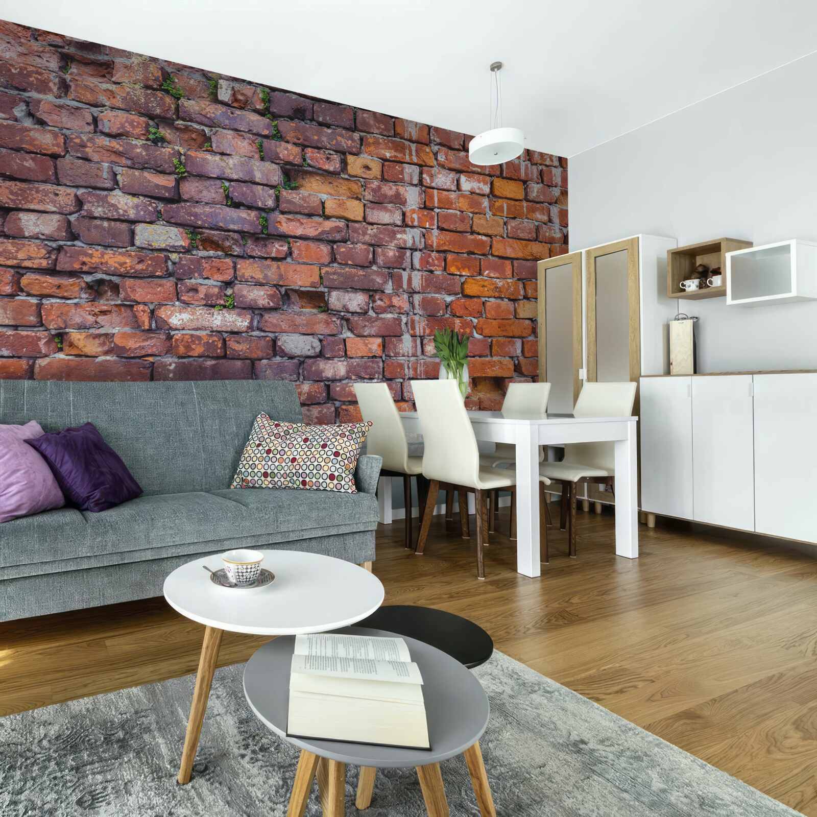 Papier peint fuites sur un mur de briques historique