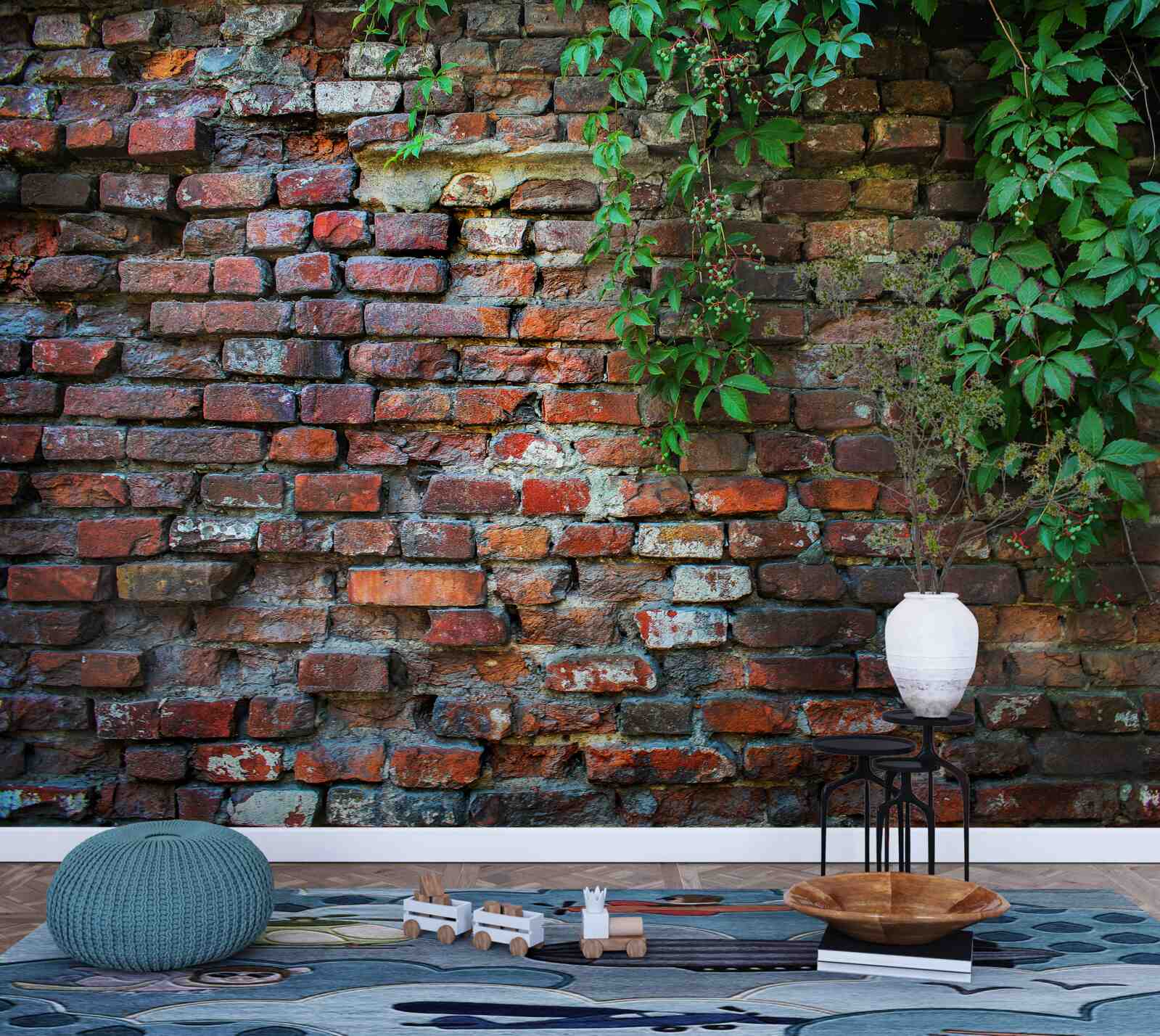 Papier peint le vieux mur de briques est décoré de verdure