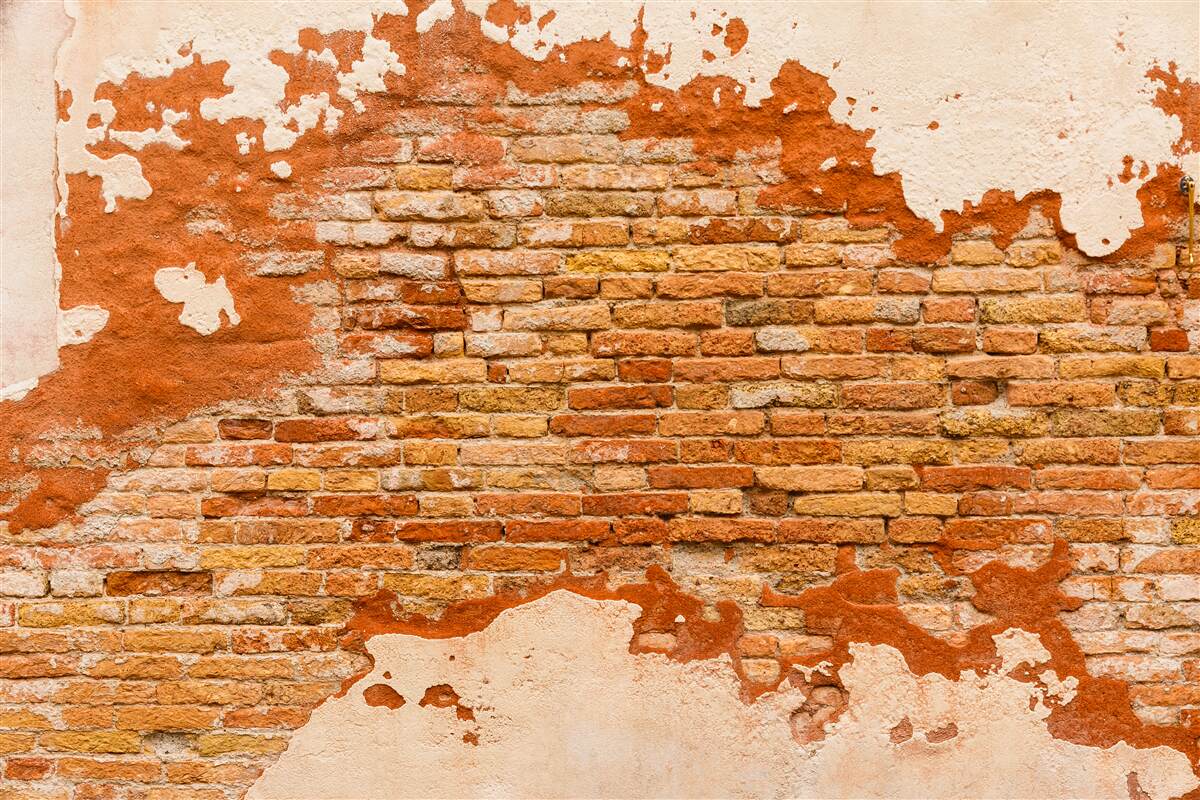 Papier peint un mur de briques qui s'est détérioré avec le temps