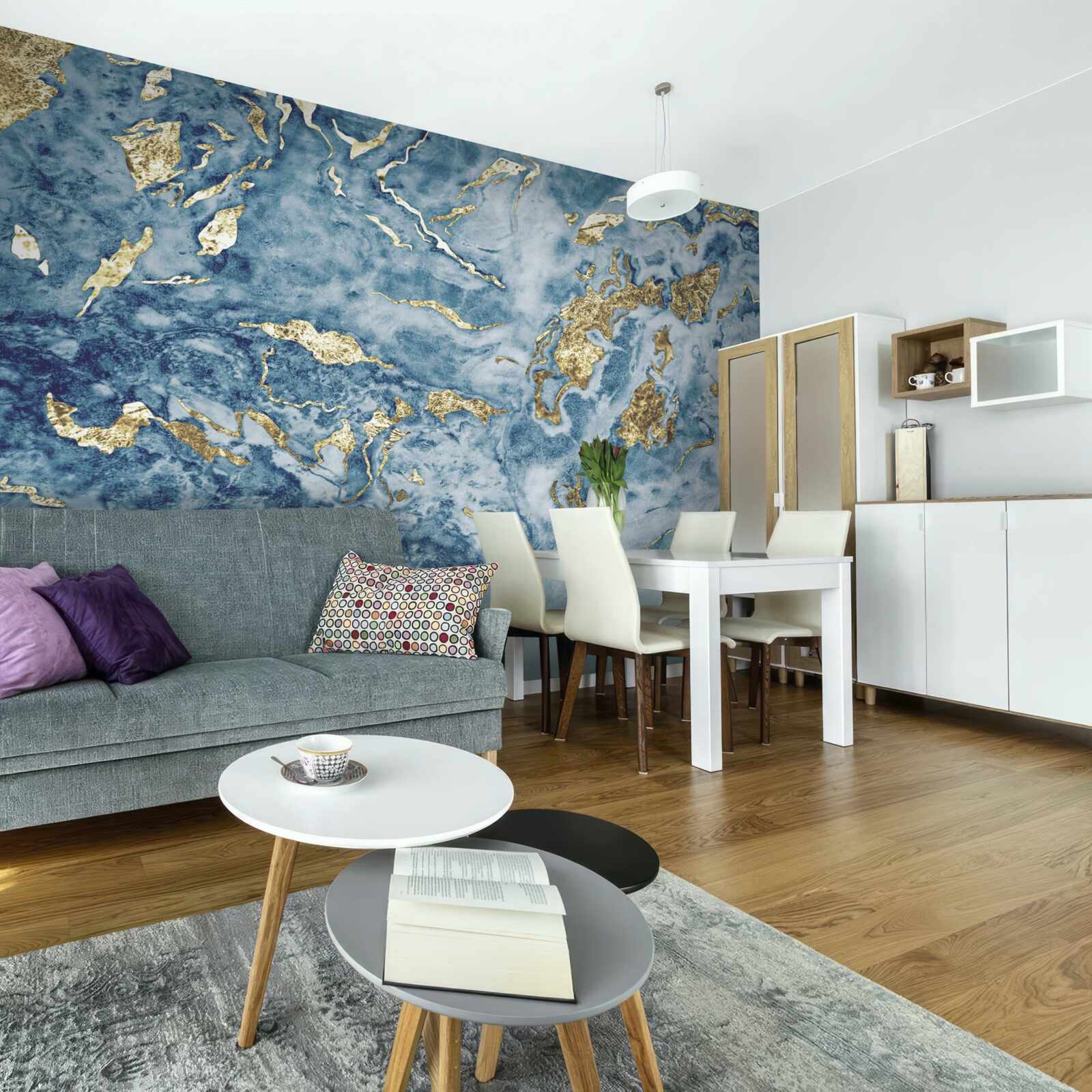 Papier peint marbre bleu veiné d'or