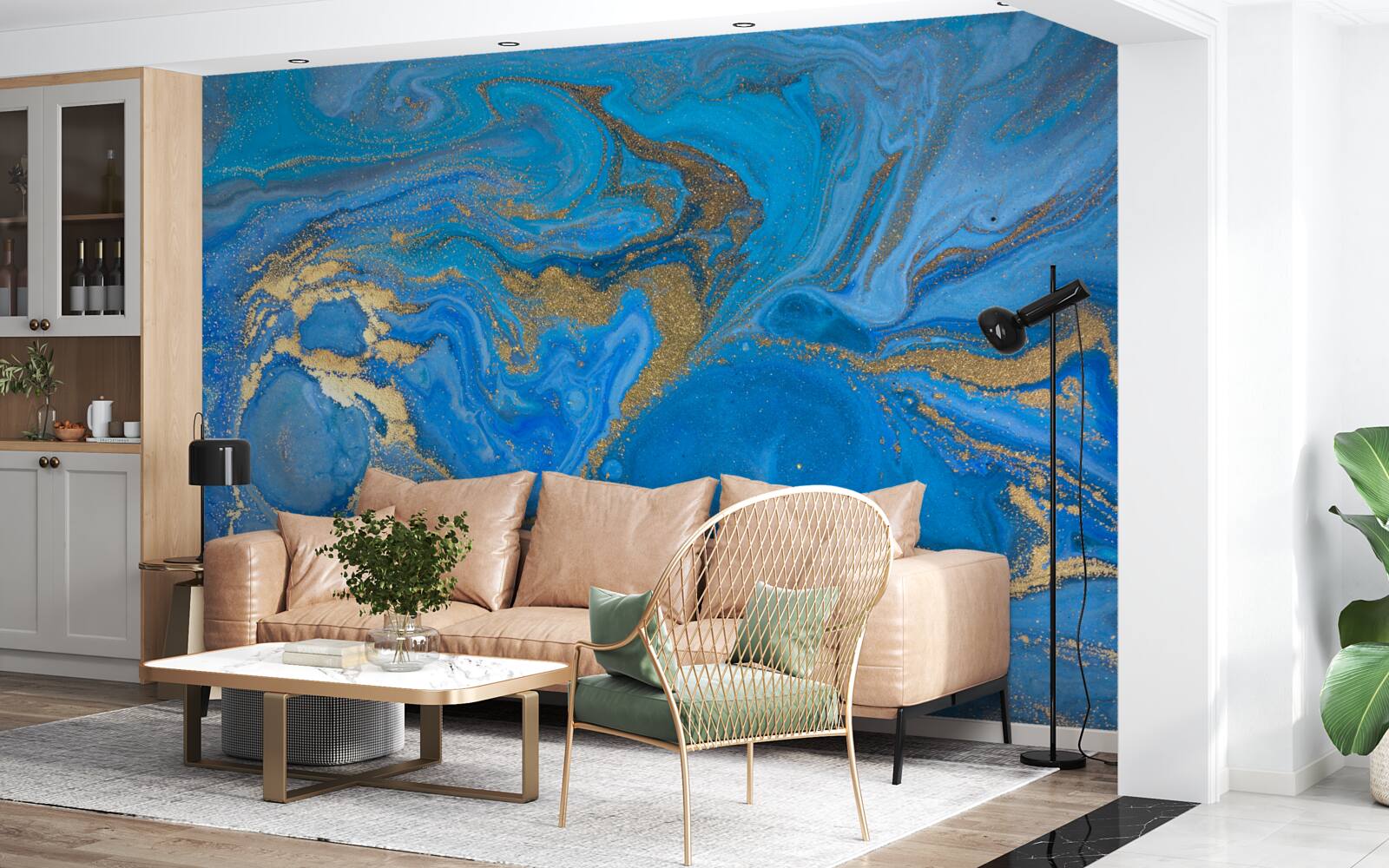 Papier peint bleu et or dans le style marbre