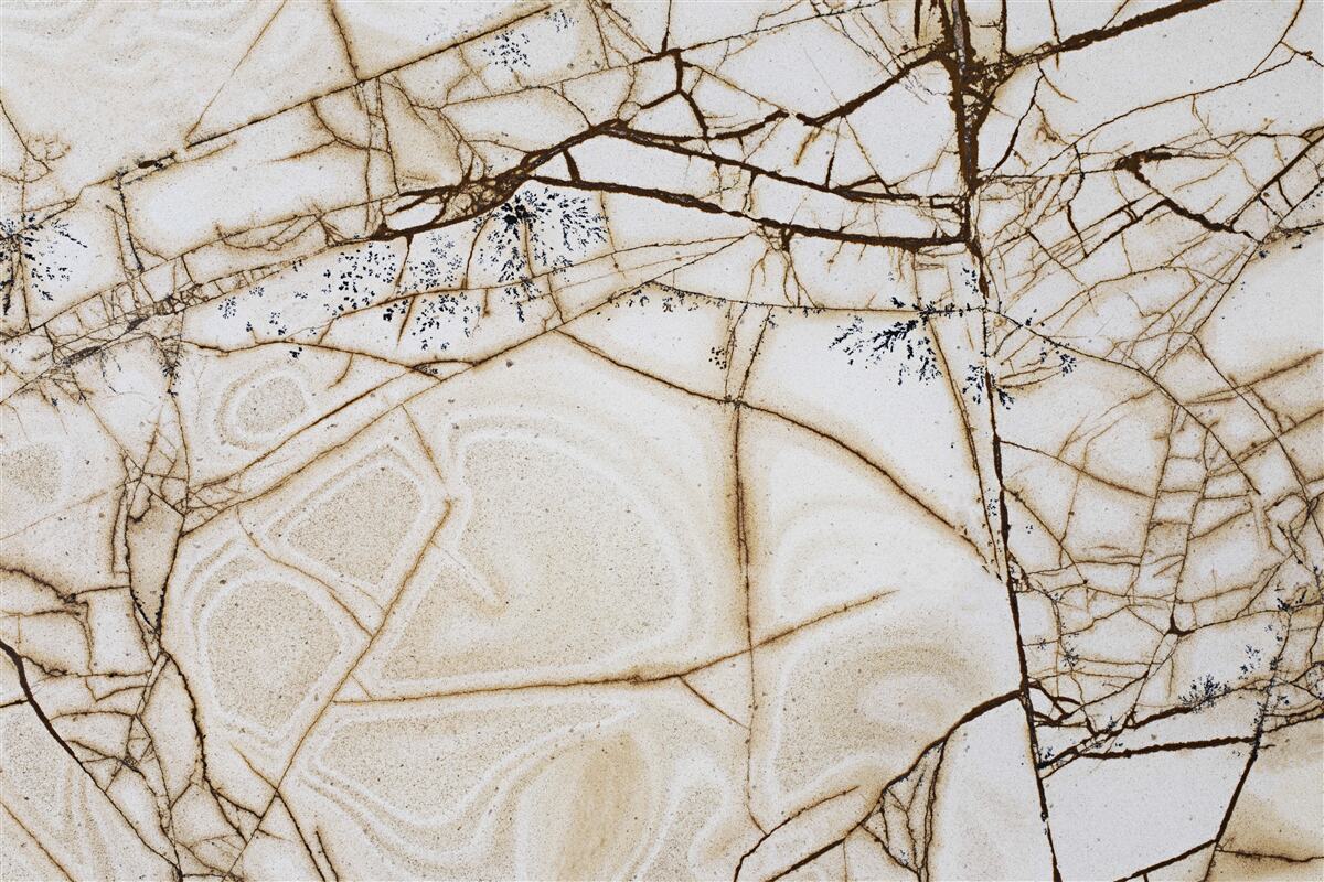 Papier peint fond avec marbre clair fissuré