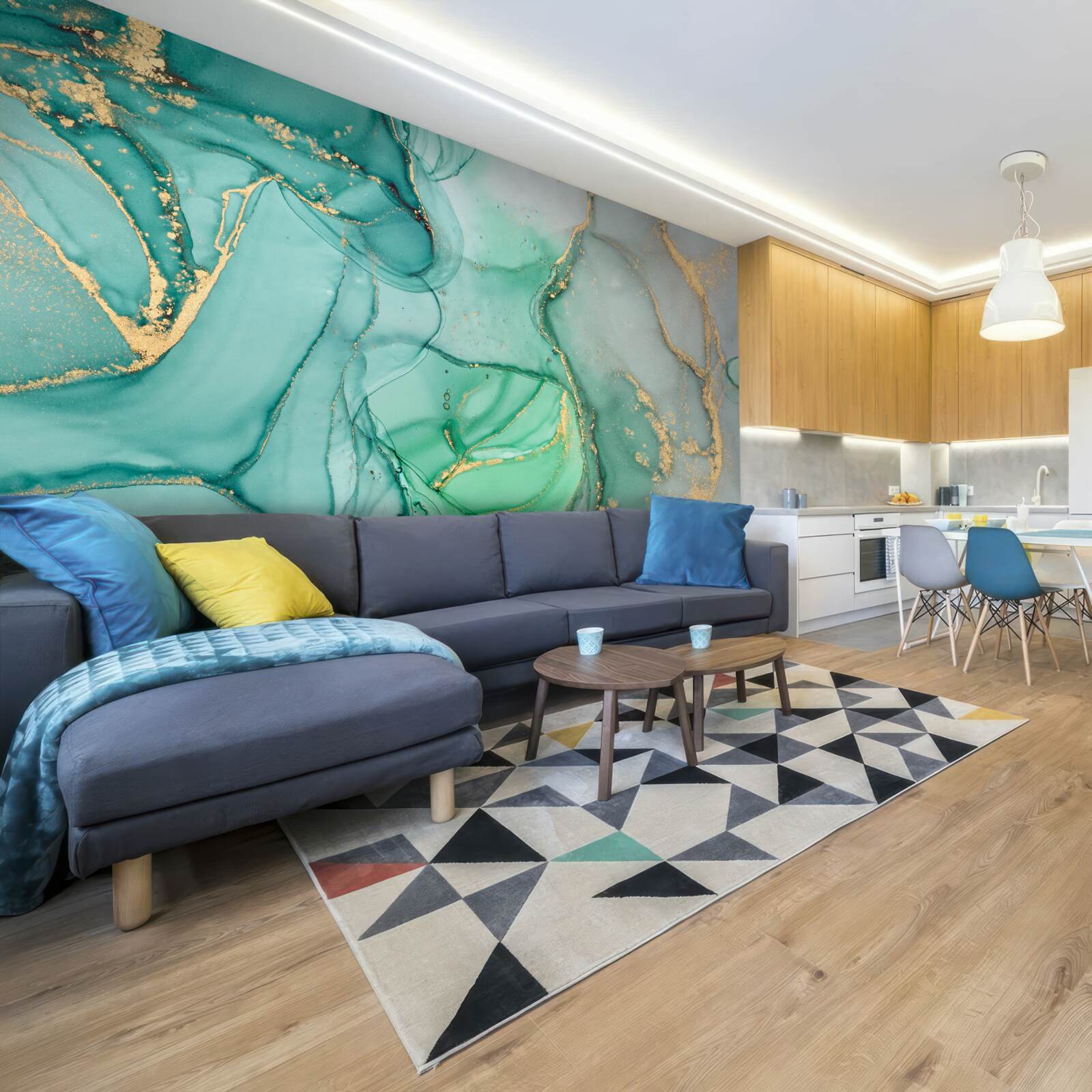 Papier peint abstrait émeraude avec des tons dorés