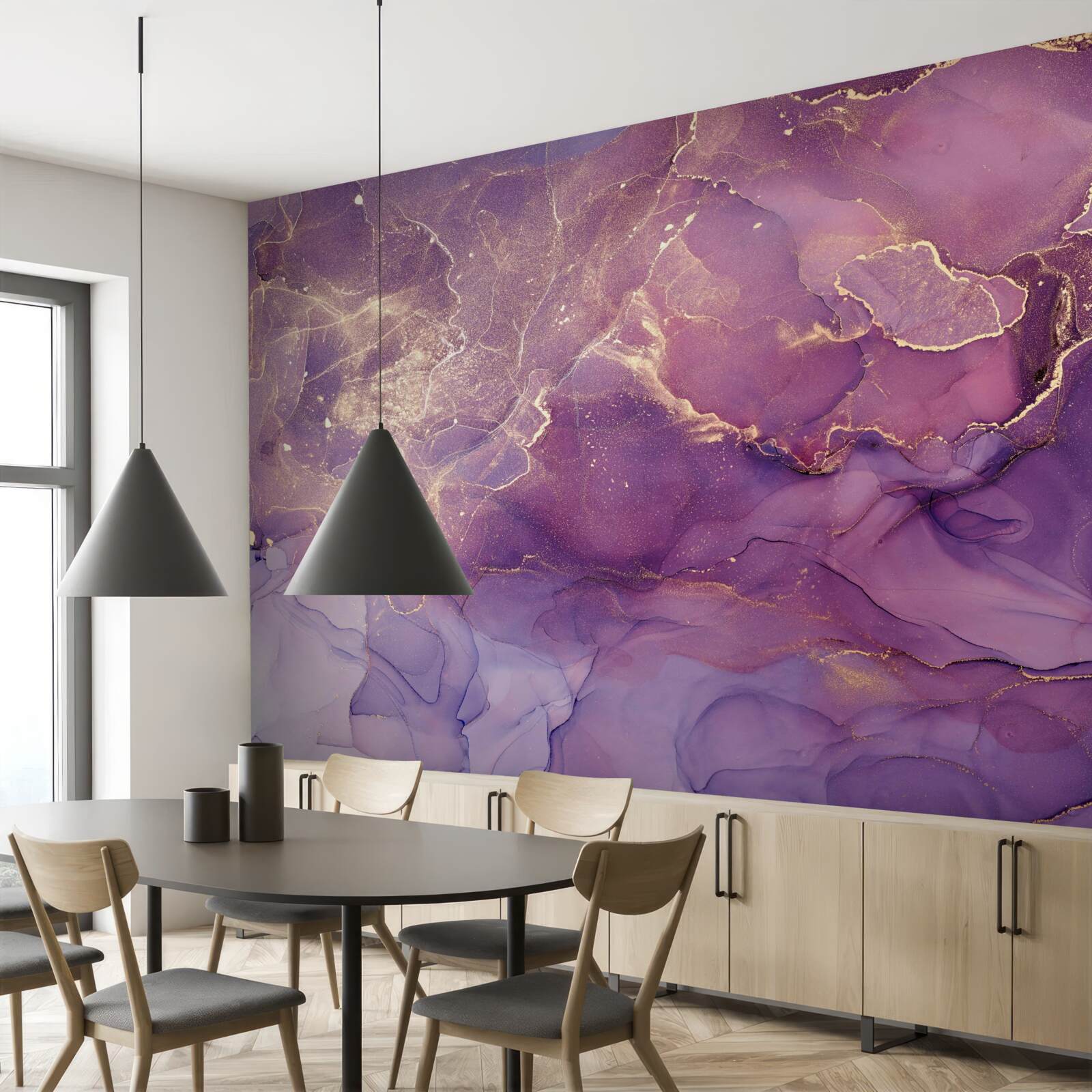 Papier peint fond marbré en or avec une teinte violette