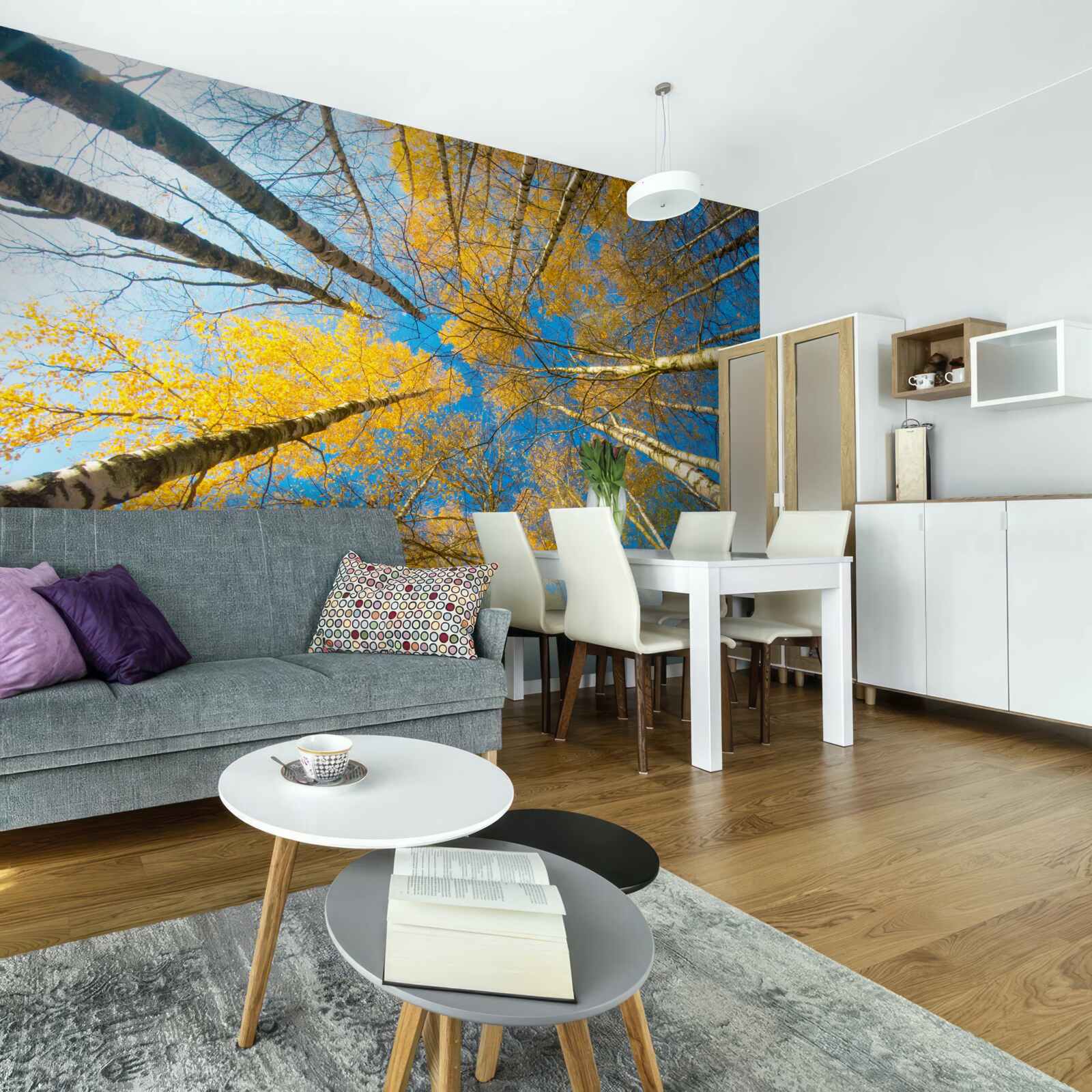 Papier peint les cimes des grands arbres sont peintes en jaune