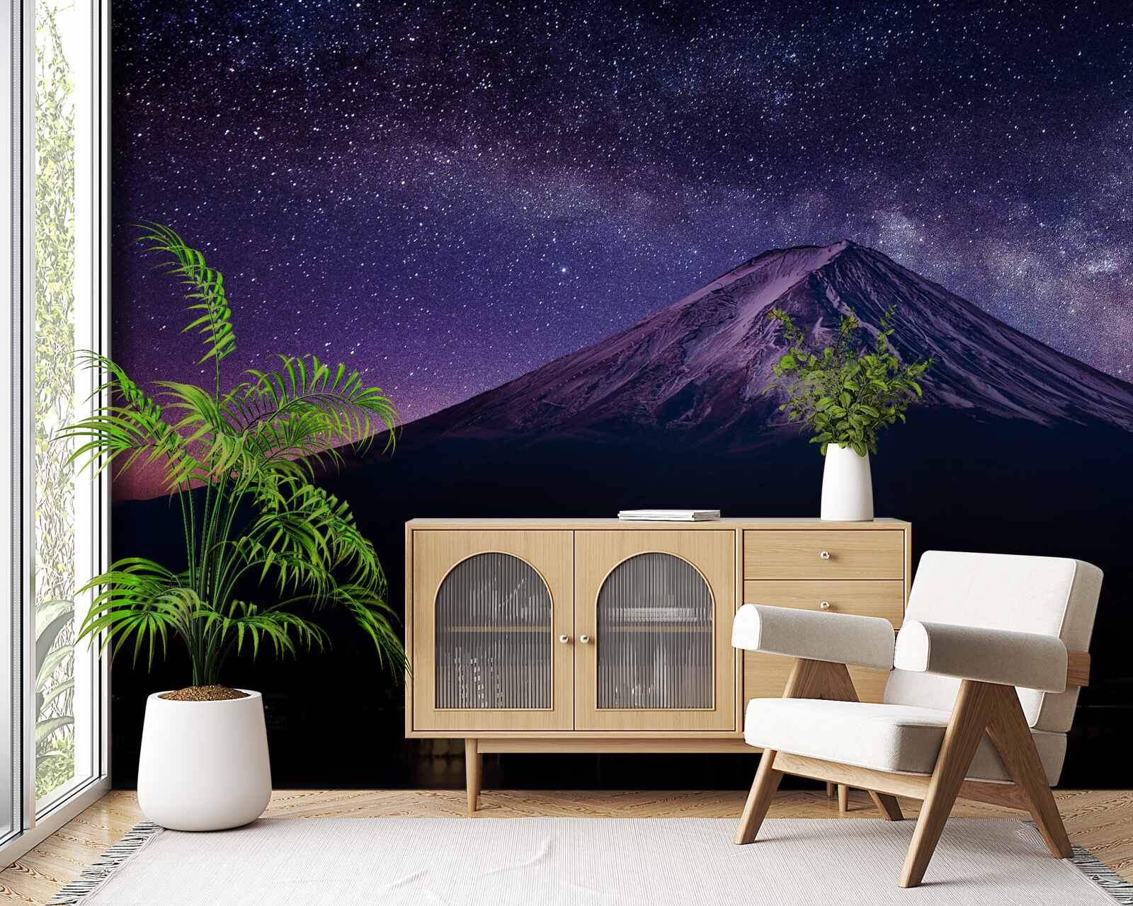 Papier peint ciel étoilé de couleur violette au-dessus du sommet de la montagne