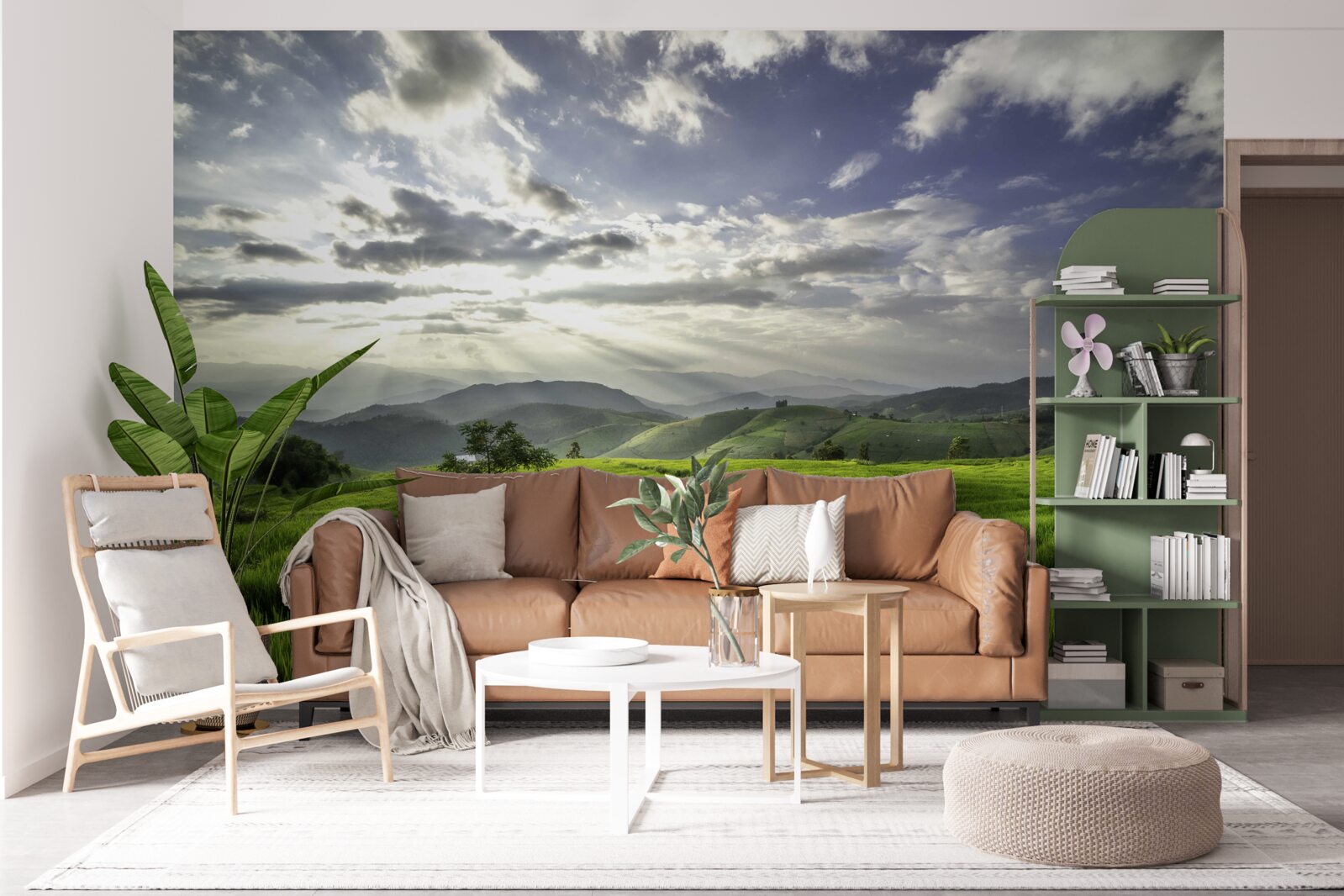 Papier peint une clairière immergée dans le vert des montagnes est illuminée par les rayons du soleil