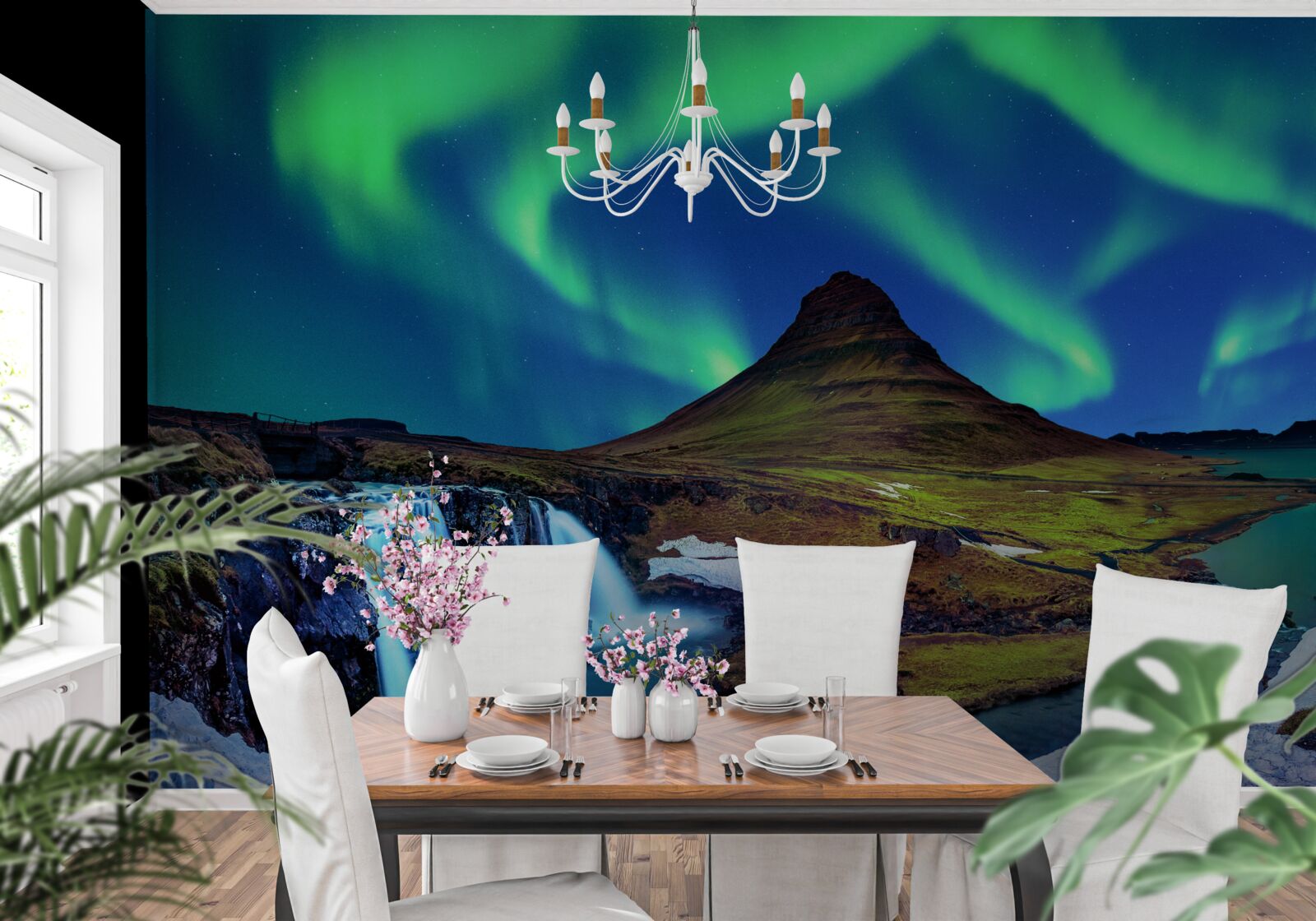 Papier peint Une chute d'eau présente de superbes aurores boréales