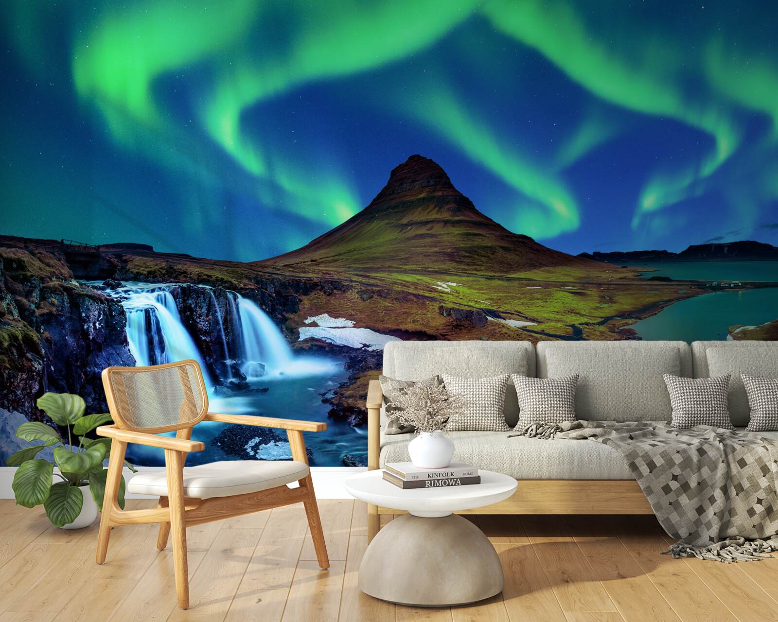 Papier peint Une chute d'eau présente de superbes aurores boréales