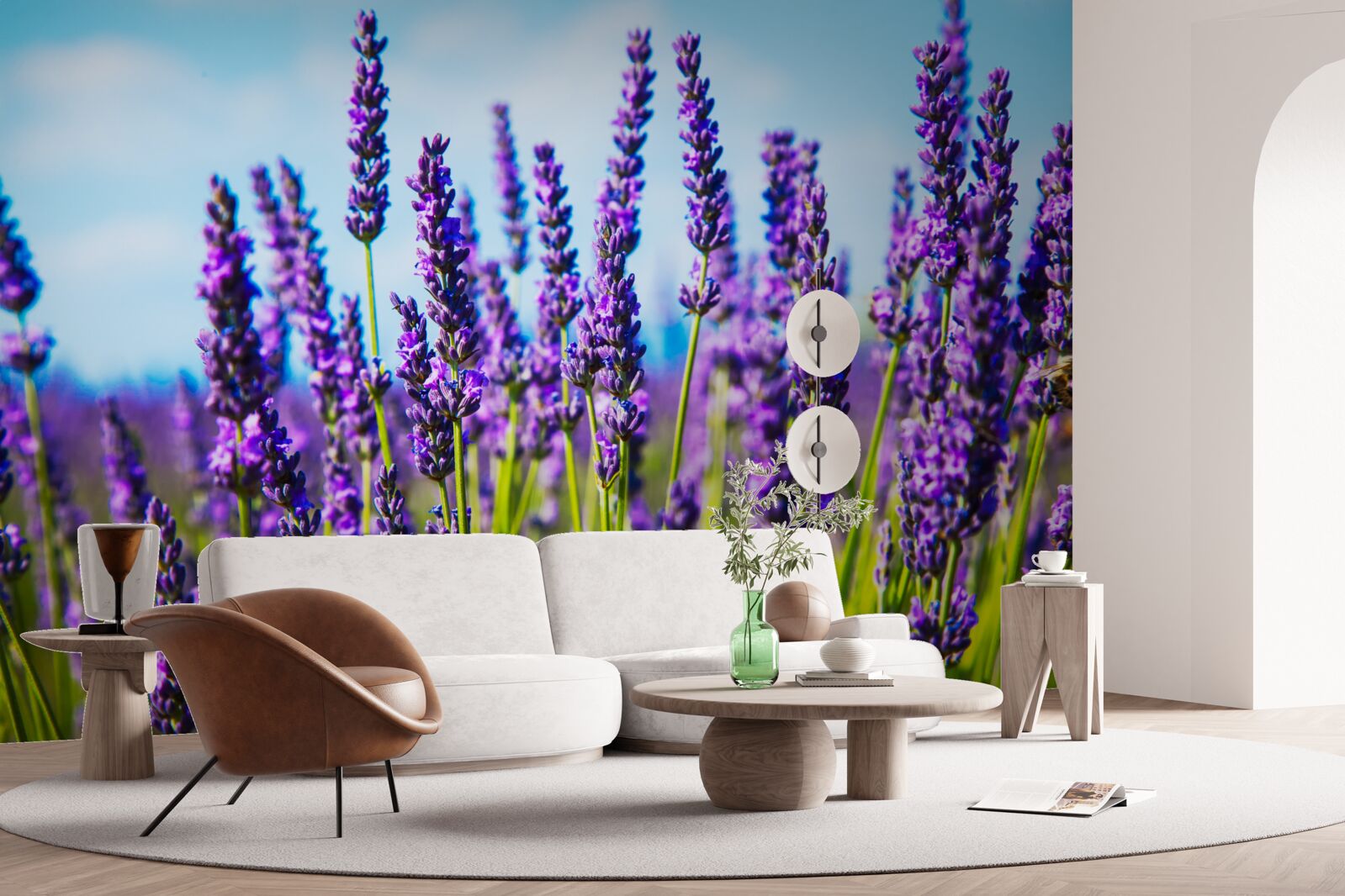 Papier peint violet lavande sur fond de ciel bleu