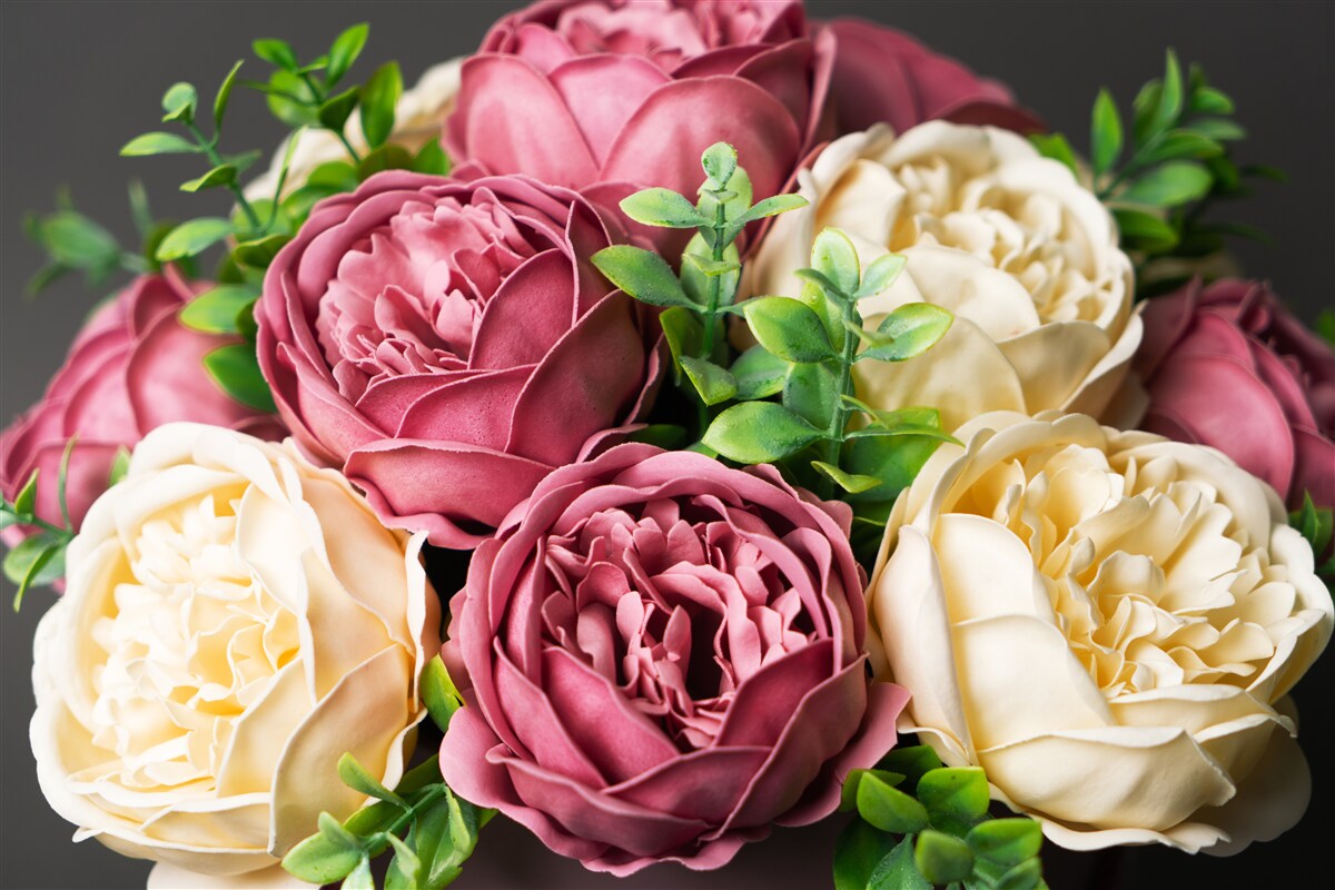 Papier peint bouquet de pivoines et de roses