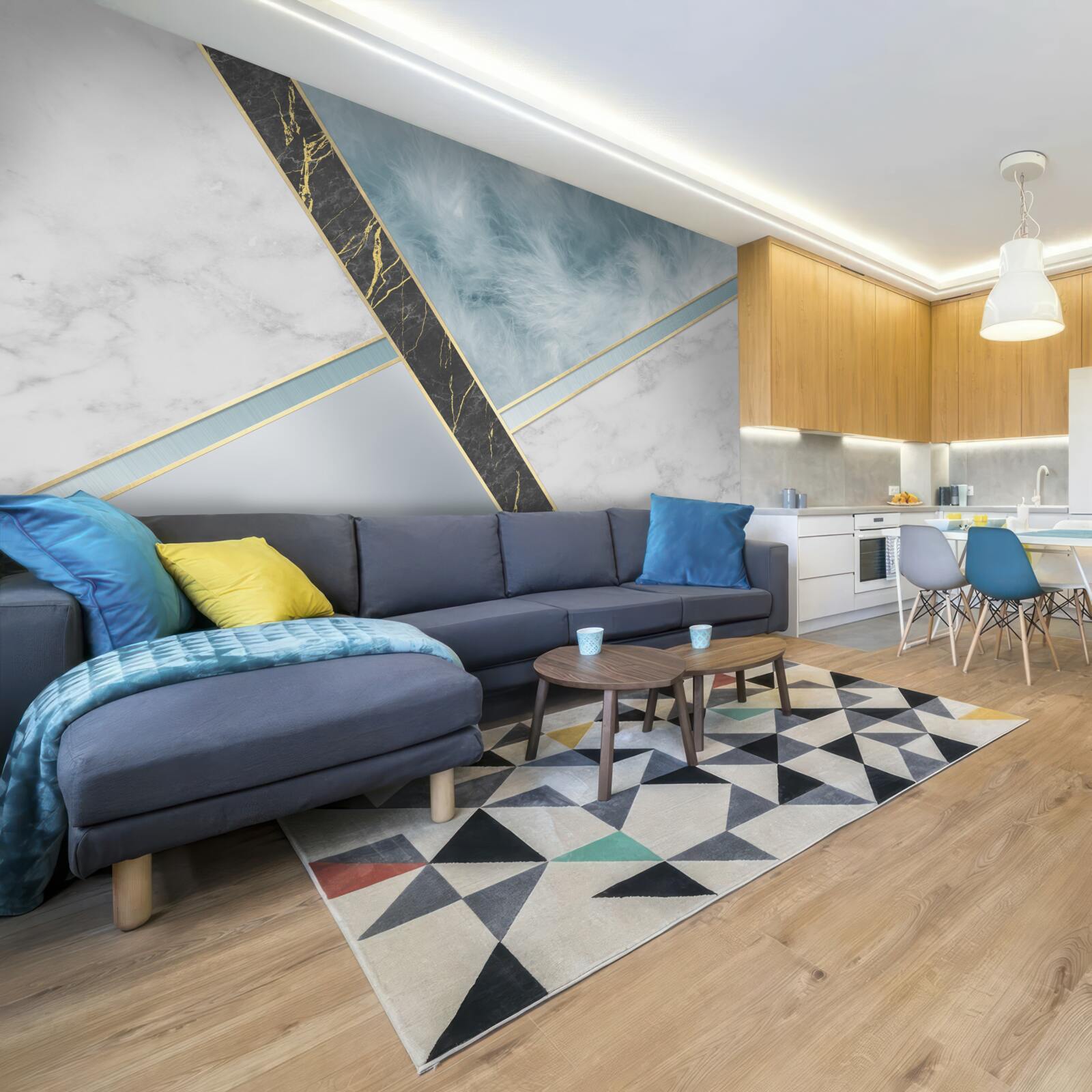 Papier peint marbre dans les tons gris et bleus avec un élément noir