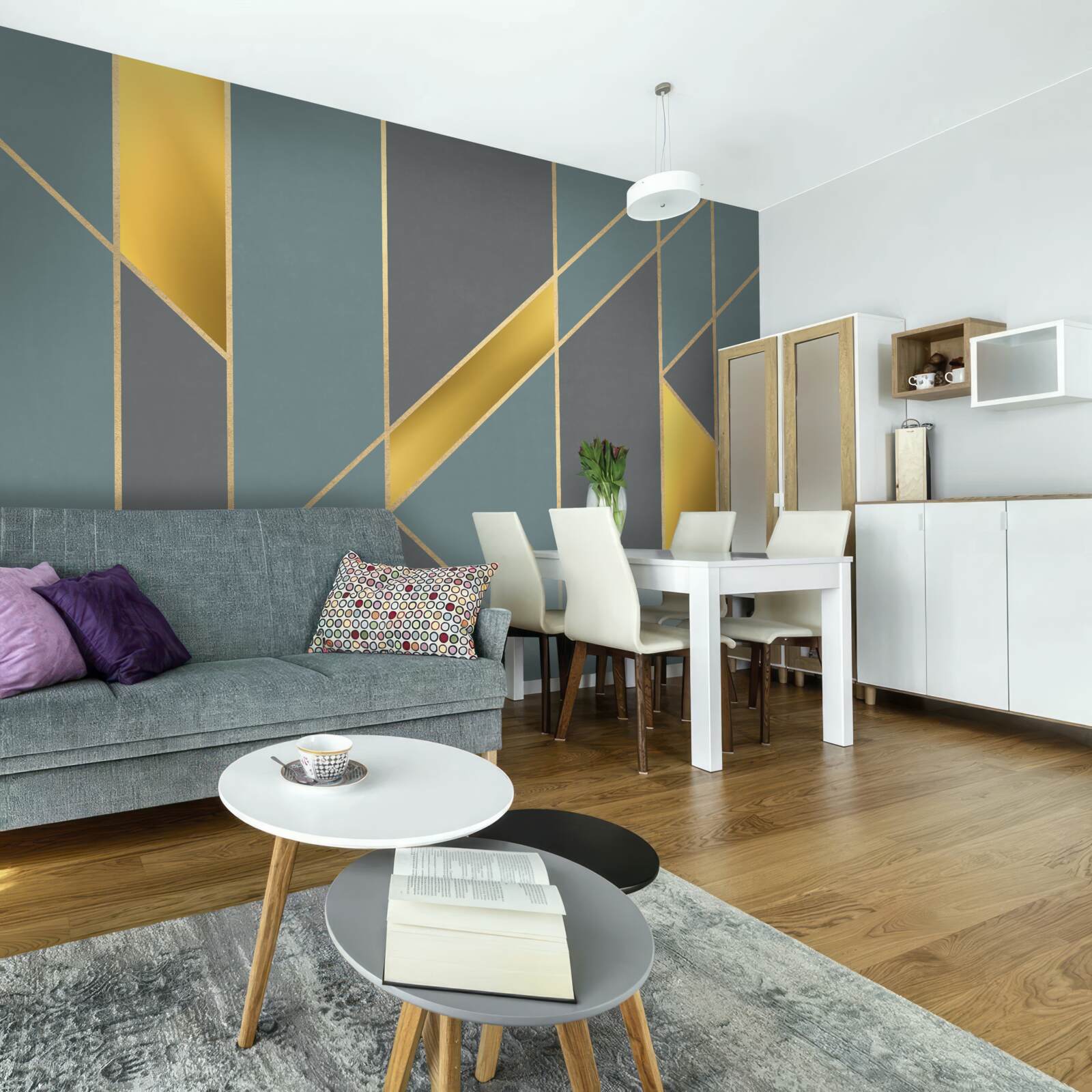 Papier peint figures bleues avec accents dorés