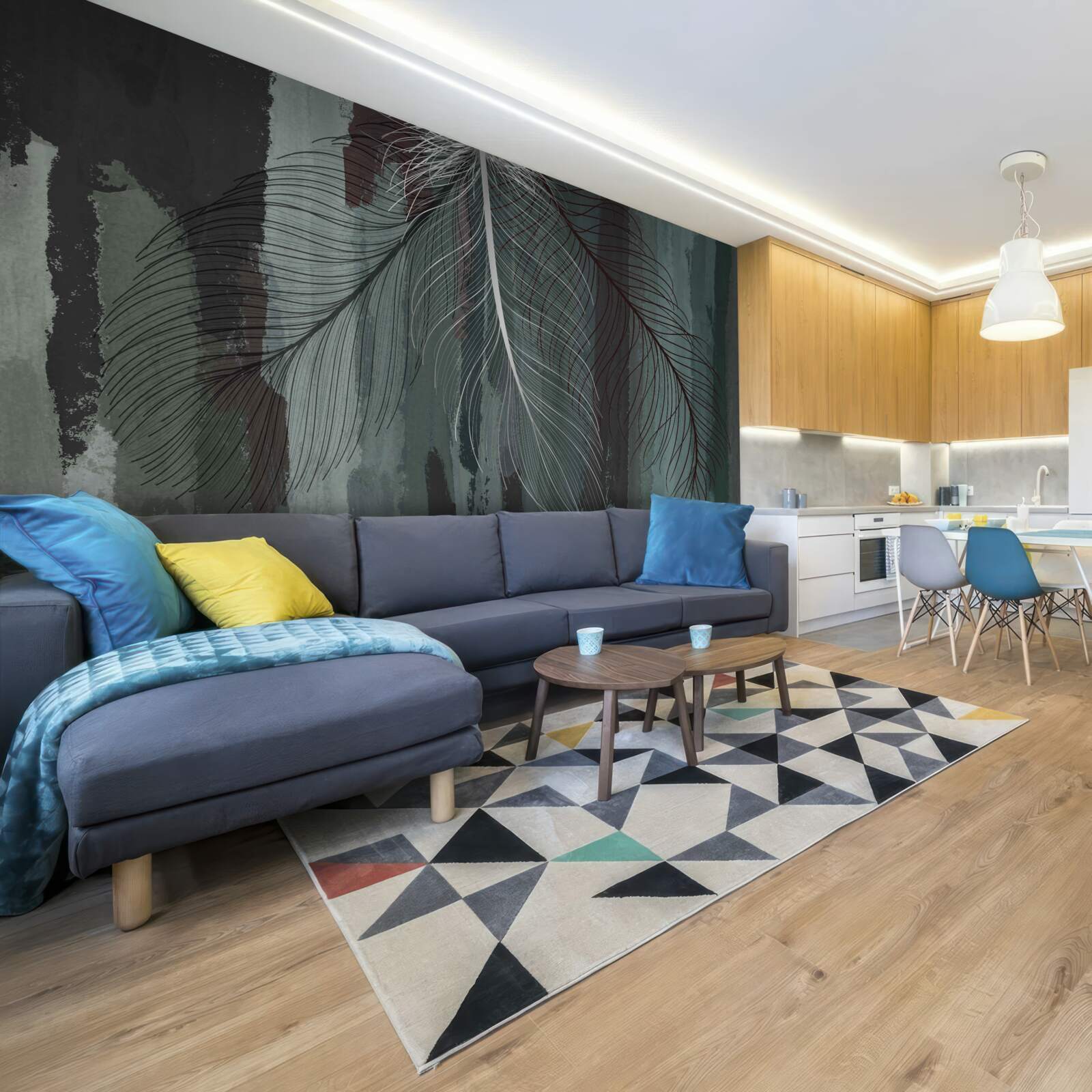 Papier peint fond sombre décoré de plumes tropicales