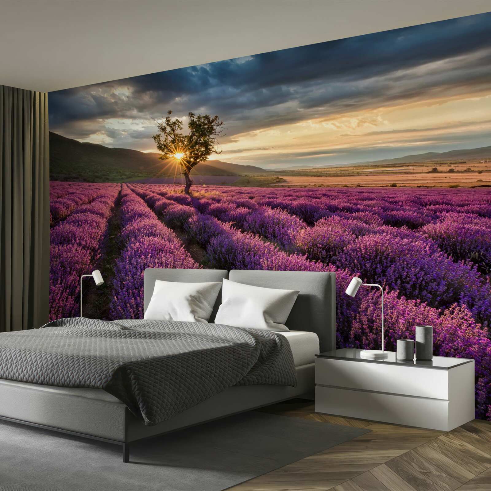 Papier peint coucher de soleil sur un champ de lavande entourant un arbre isolé