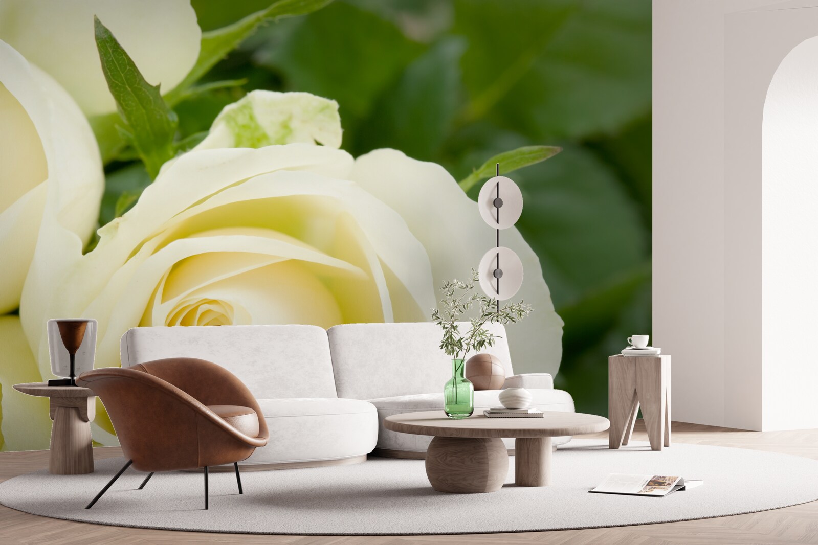 Papier peint rose de couleur beige avec des feuilles vertes