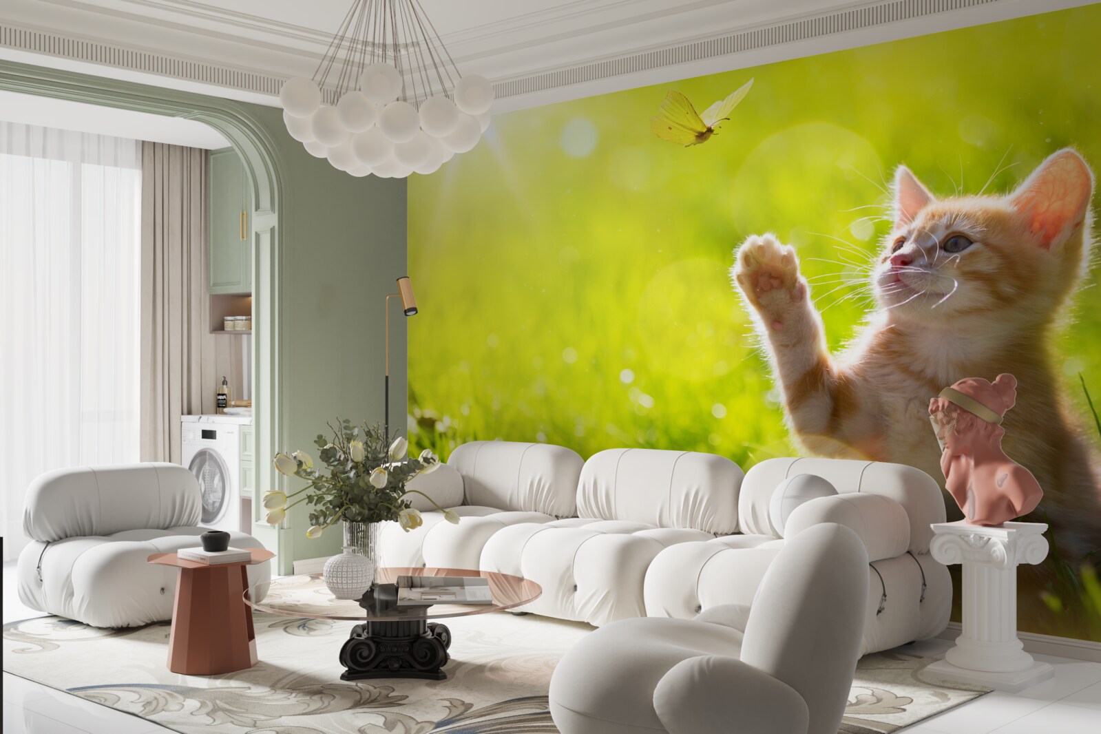 Papier peint un petit chat joue avec un papillon dans un champ vert