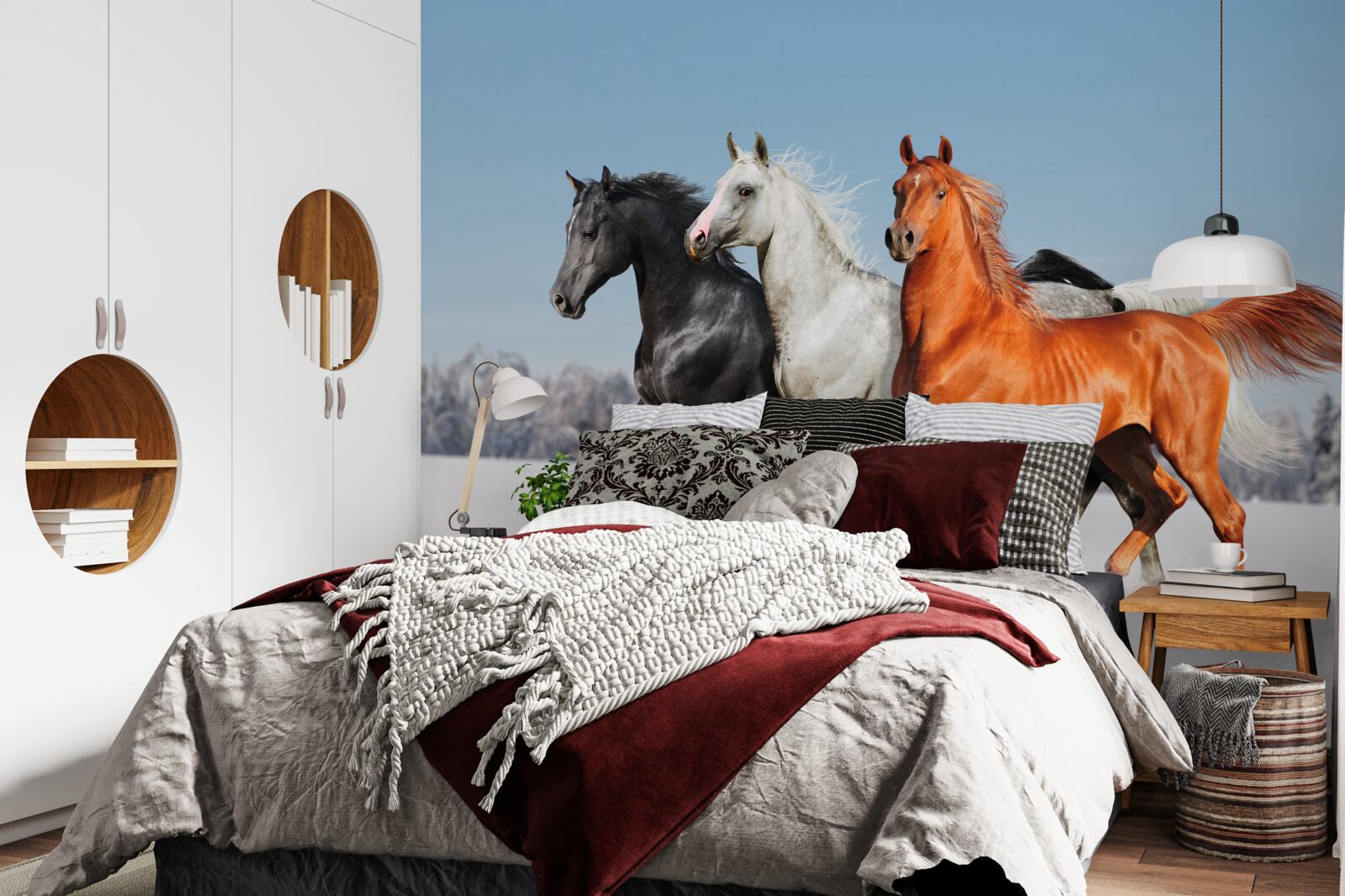 Papier peint trois chevaux au galop sur un sol enneigé