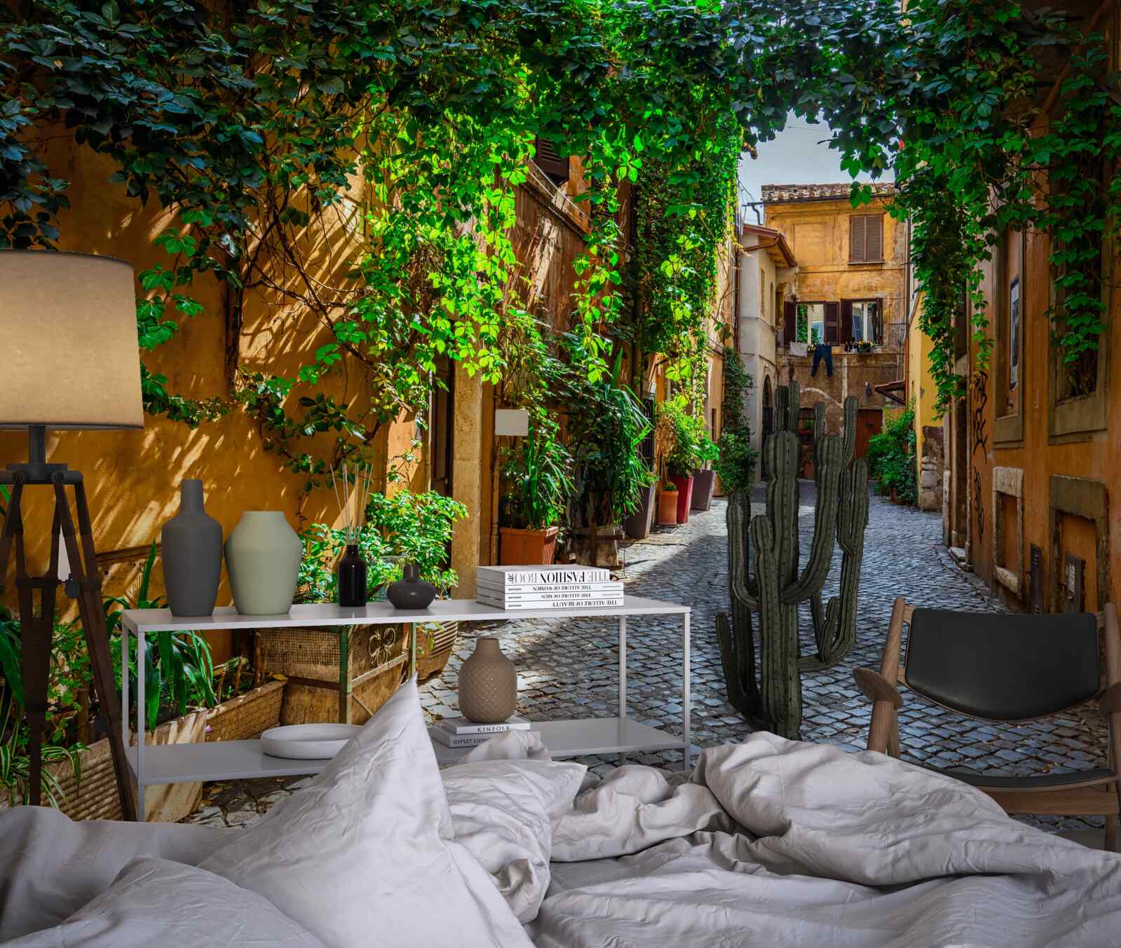 Papier peint La cour italienne, entourée de verdure, est remplie de confort.