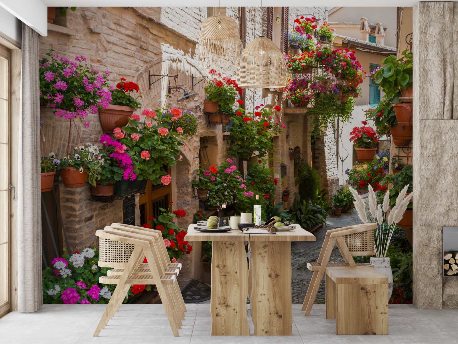 Papier peint une rue immergée dans une verdure dense, cachant son ancienneté