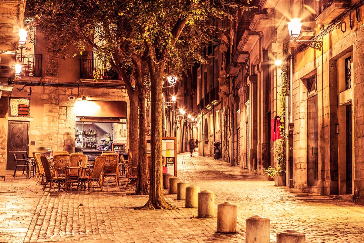 Papier peint rue du soir de la ville ancienne