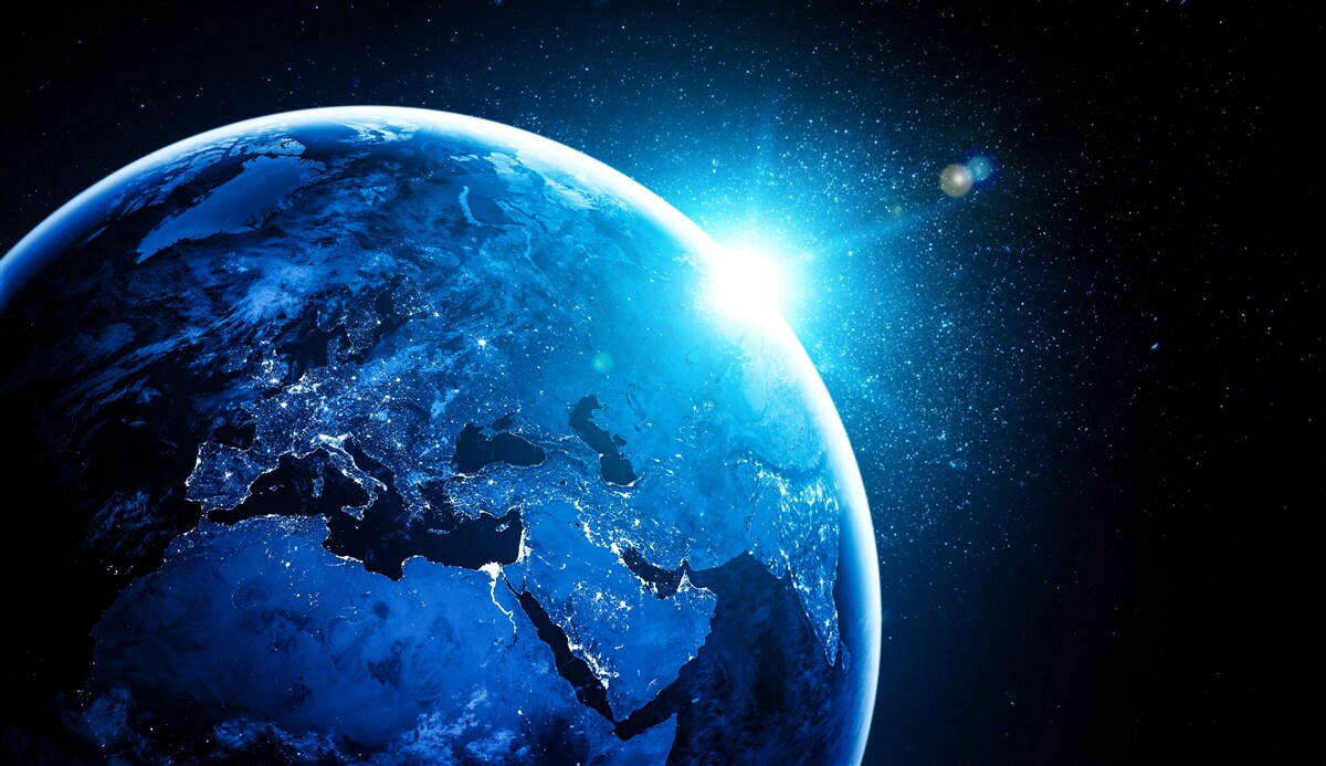 Papier peint une aube froide a enveloppé la terre