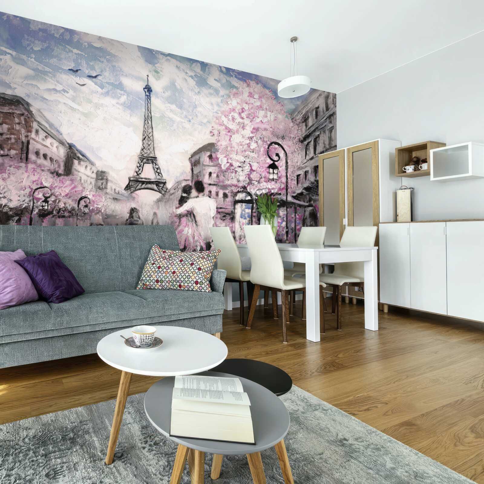 Papier peint un couple amoureux dans les rues de paris