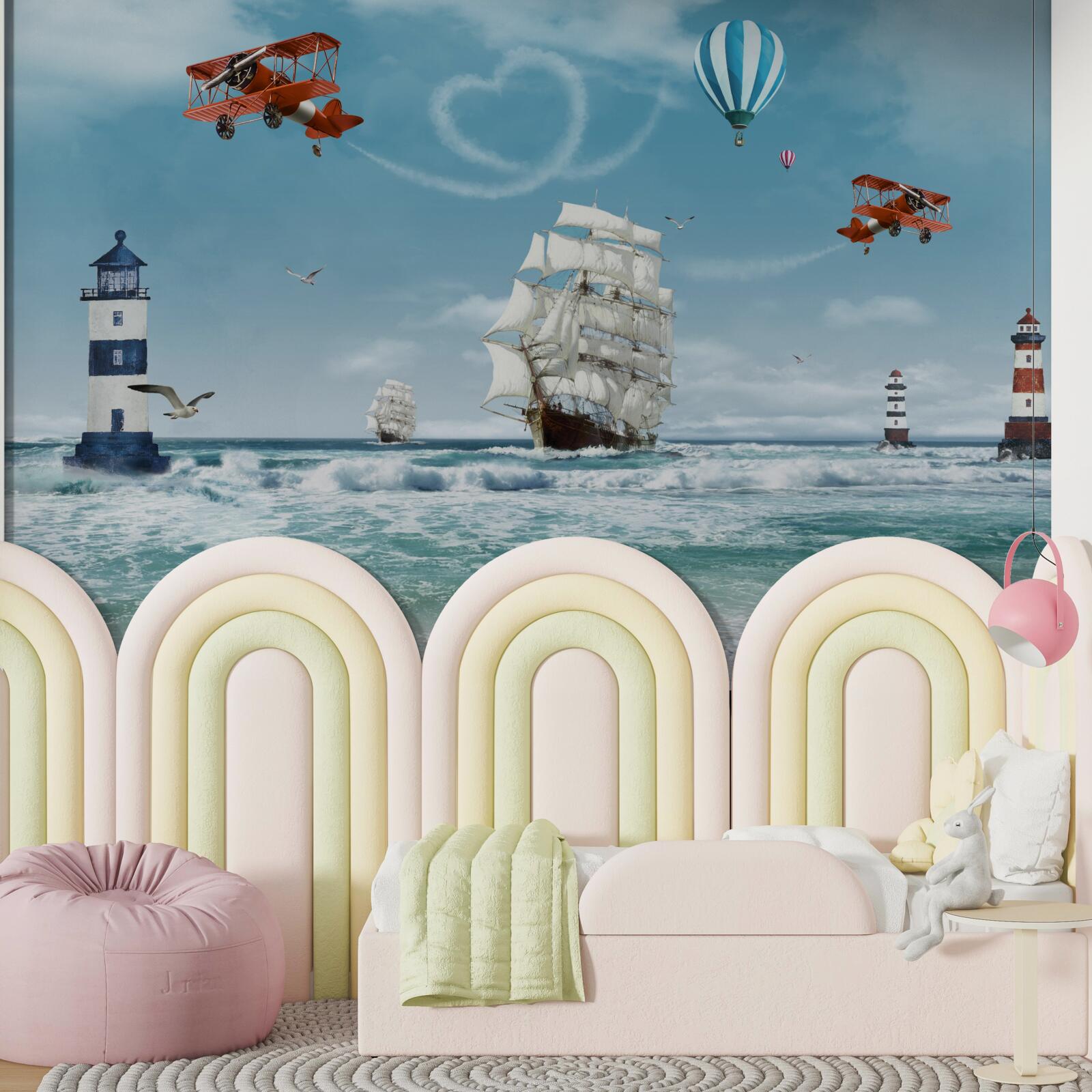 Papier peint avions et phares en arrière-plan, sur lesquels se détache le brigantin