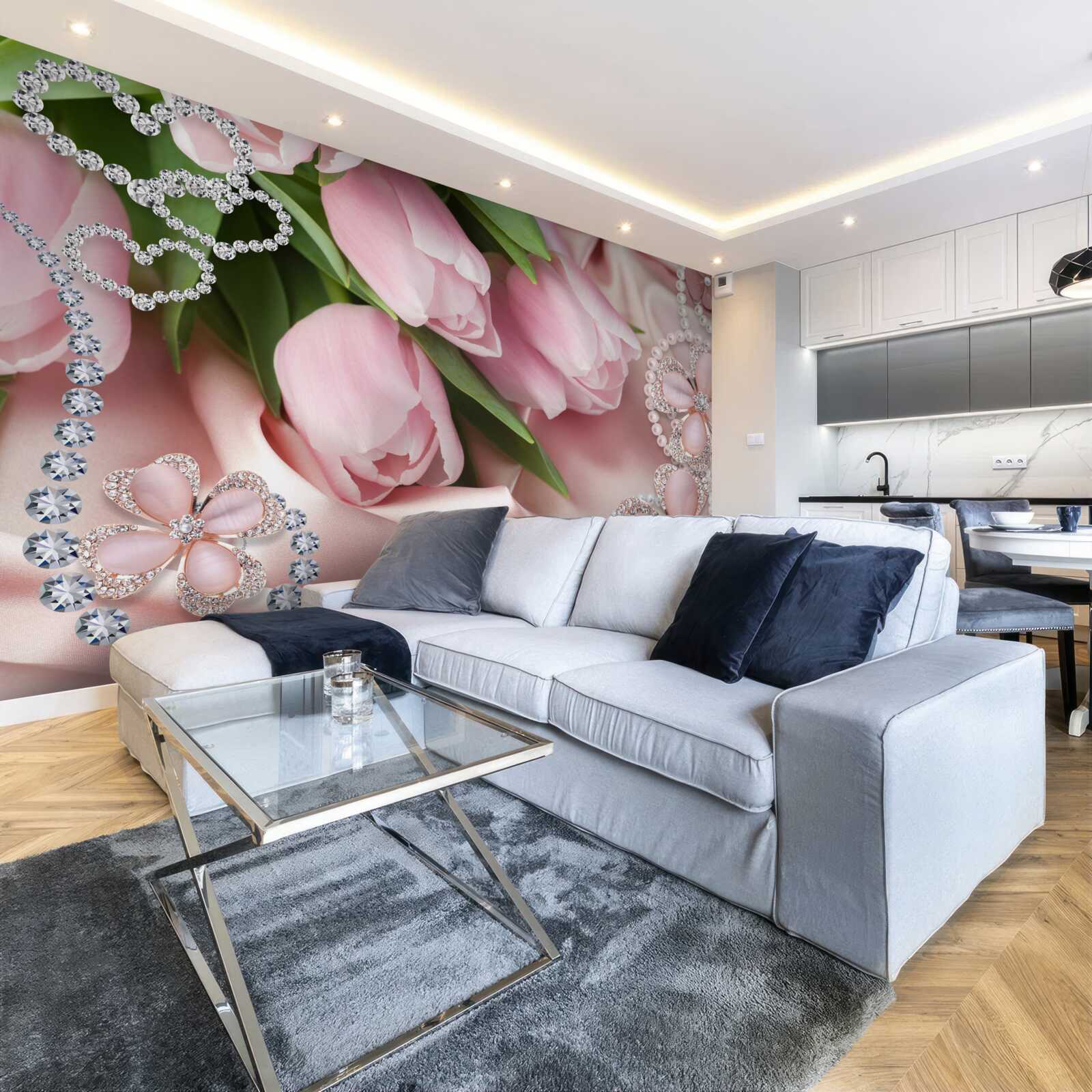 Papier peint tulipes en rose, décorées de perles sur fond de soie