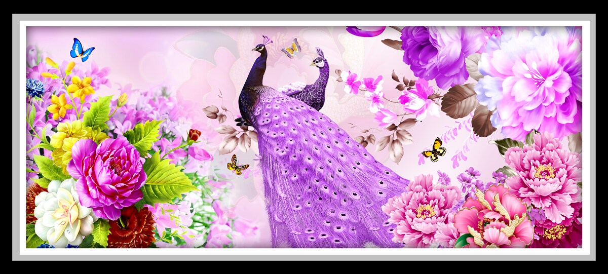 Papier peint parmi les fleurs, deux paons violets