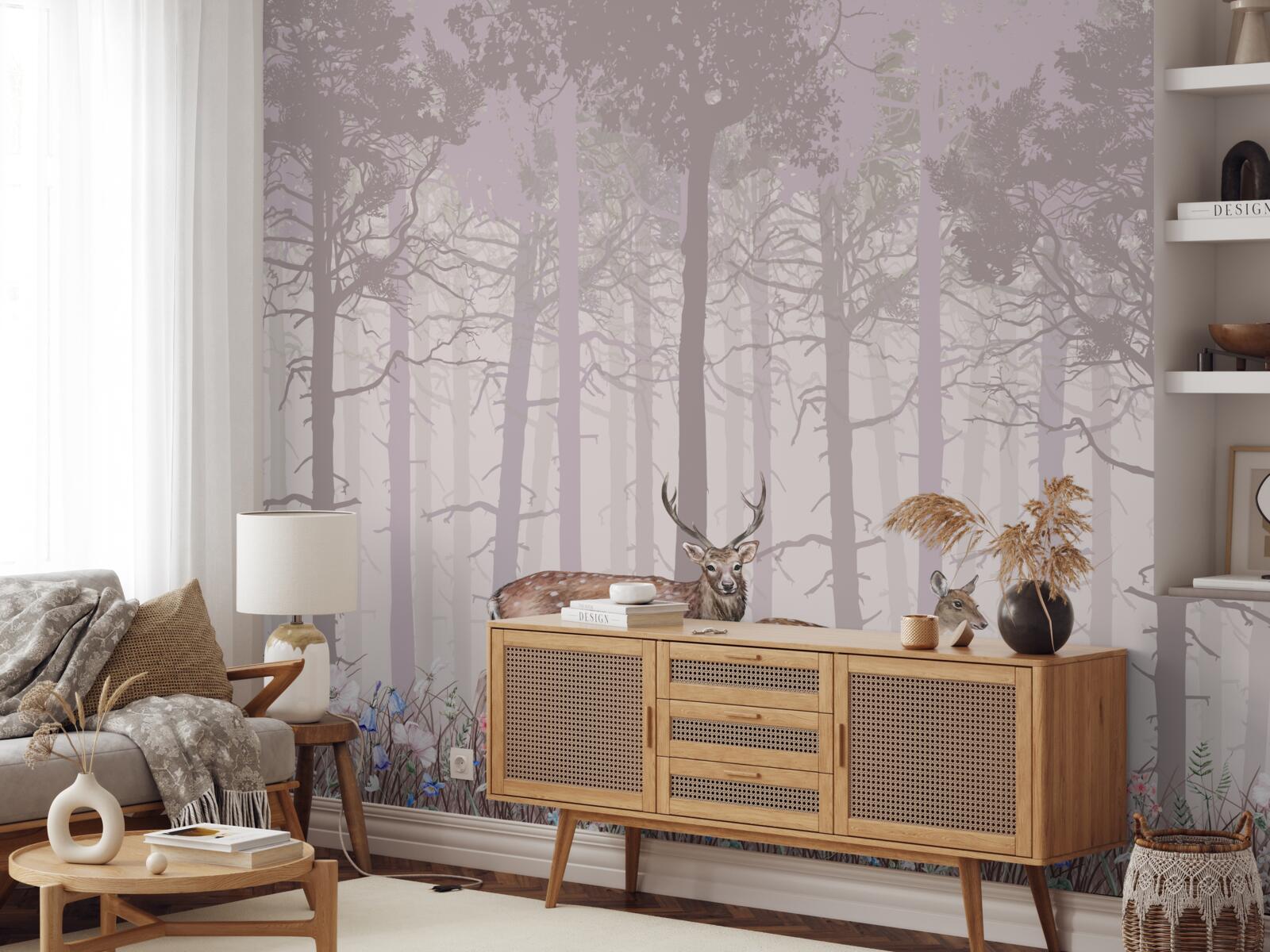 Papier peint groupe de cerfs dans une forêt de pins brumeuse