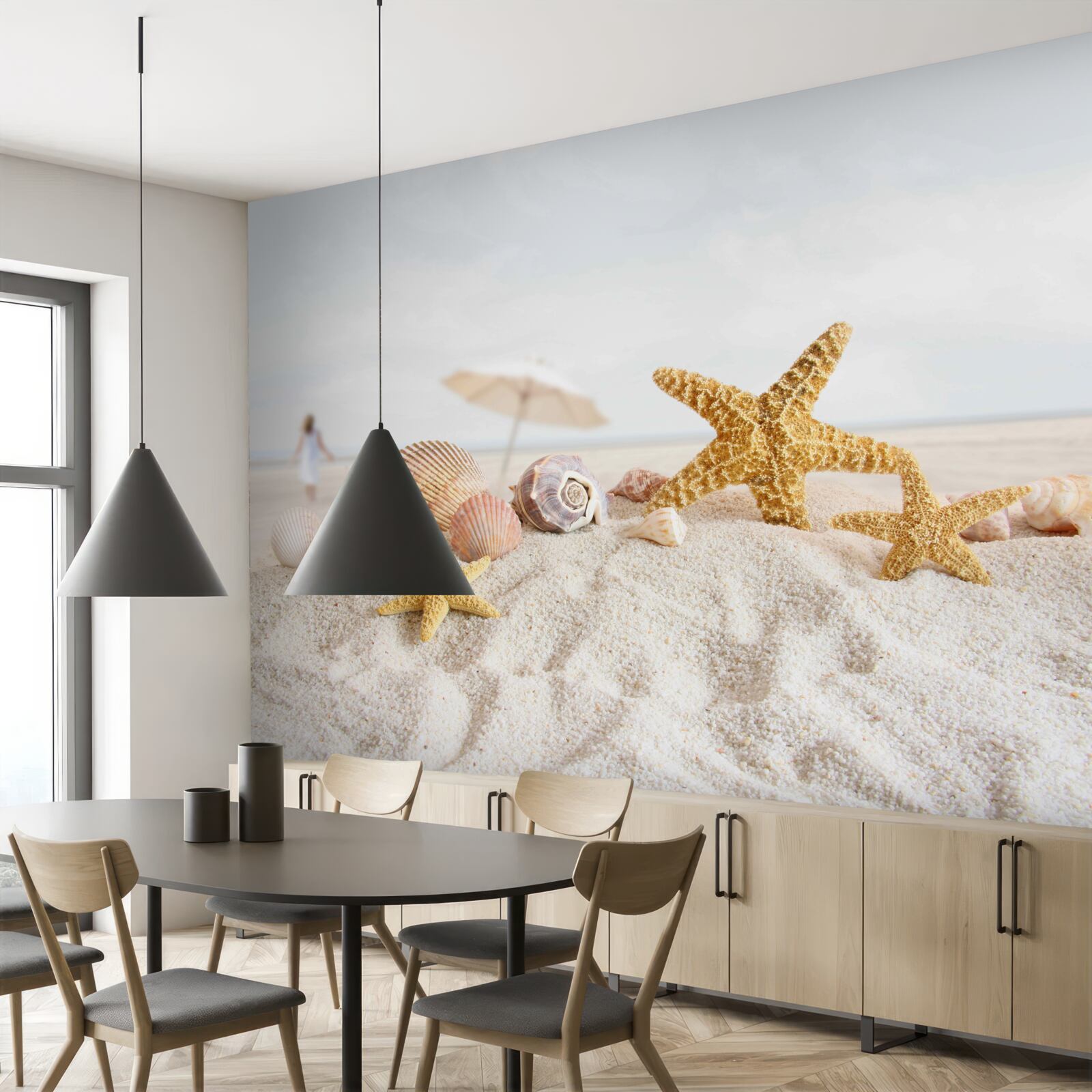 Papier peint des étoiles de mer et des coquillages reposent sur le sable