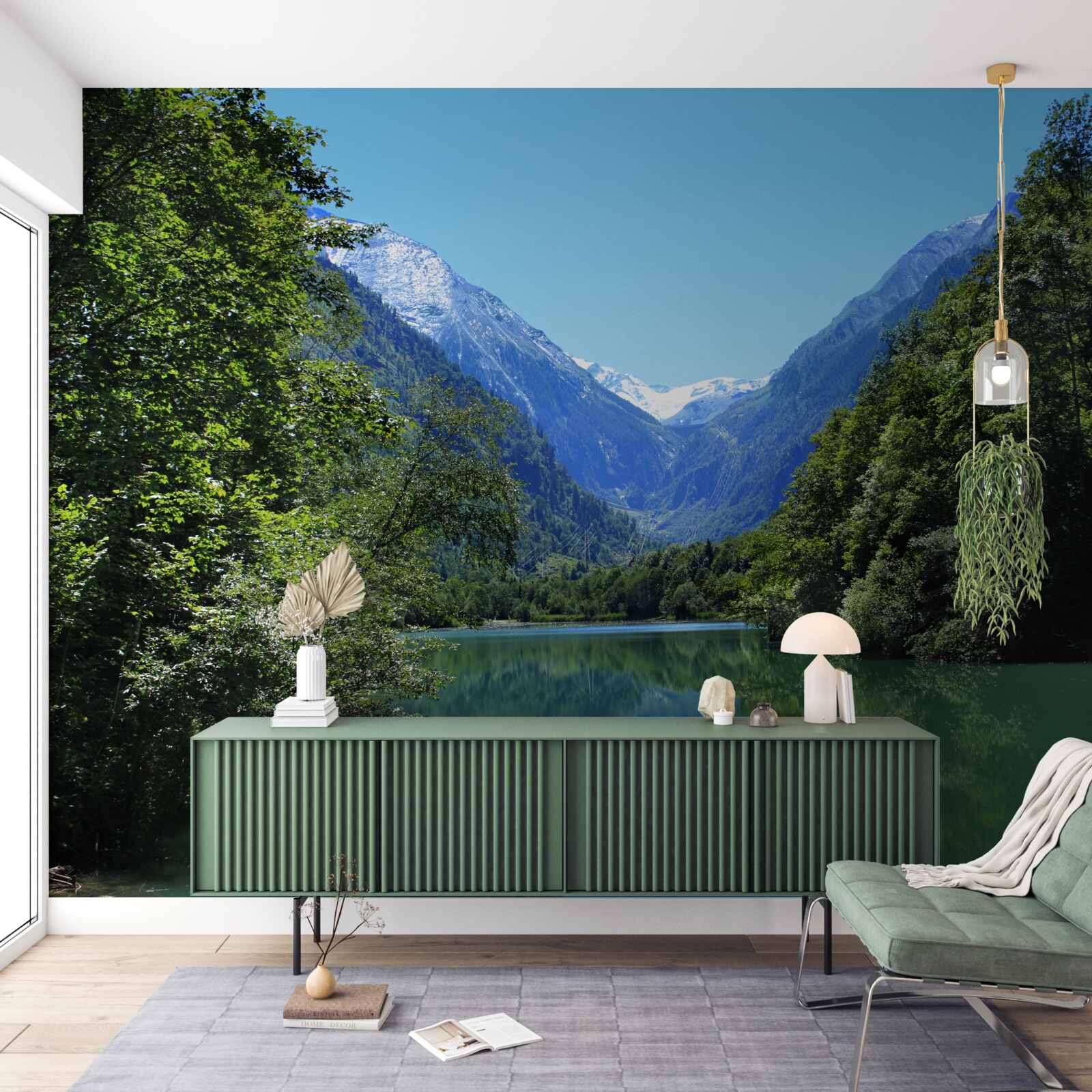 Papier peint un réservoir tranquille caché dans la forêt dense sur les pentes des montagnes