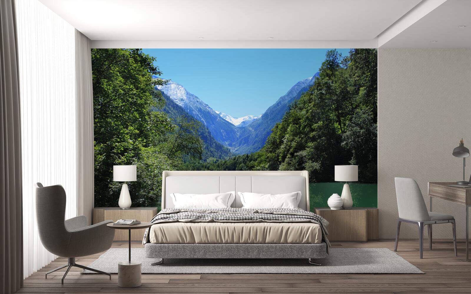 Papier peint un réservoir tranquille caché dans la forêt dense sur les pentes des montagnes