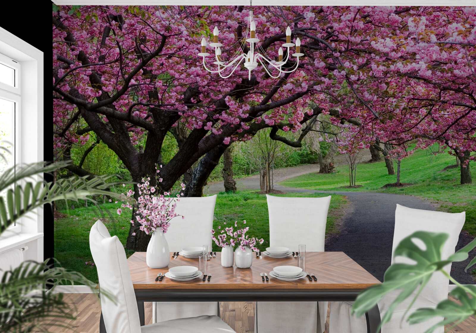 Papier peint une allée du parc parsemée de fleurs
