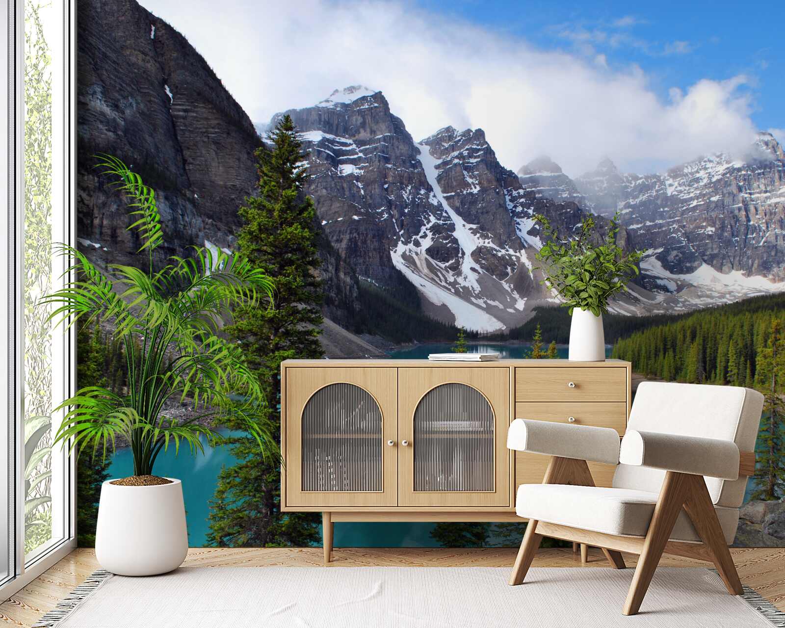 Papier peint un lac aux eaux bleues au pied de sommets montagneux