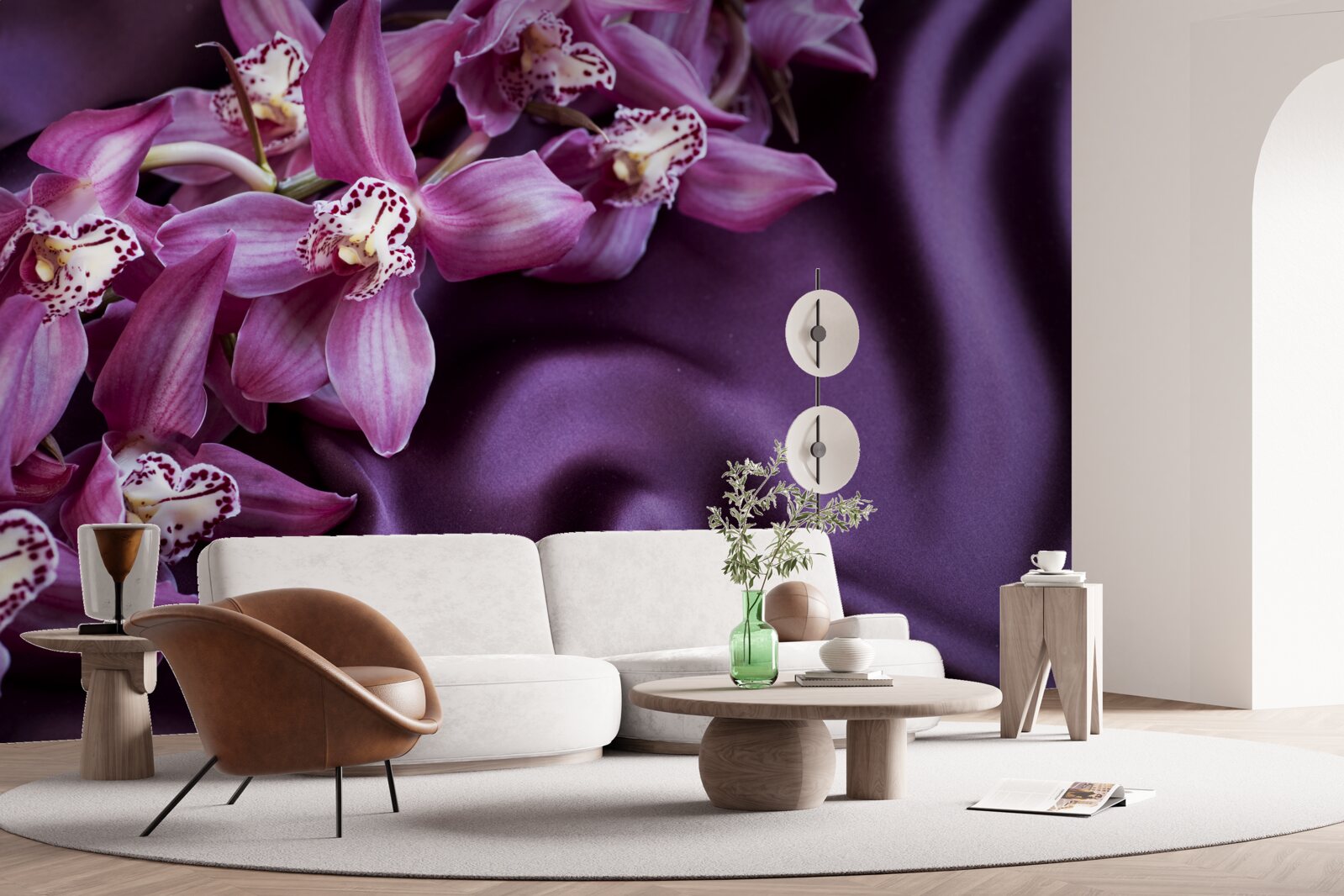 Papier peint orchidées violettes sur satin de la même teinte