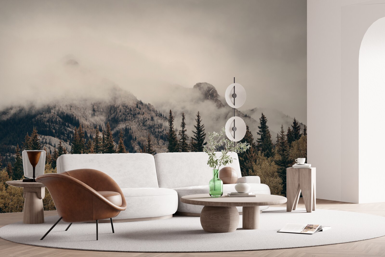 Papier peint les hautes montagnes sont couvertes de brouillard