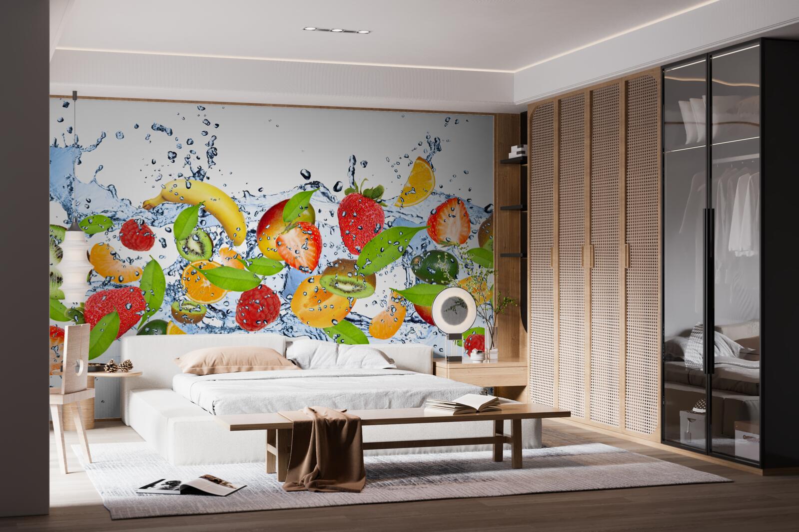 Papier peint des éclaboussures d'eau entourant les fruits et les baies