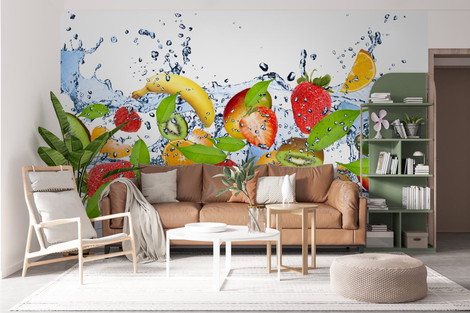 Papier peint des éclaboussures d'eau entourant les fruits et les baies