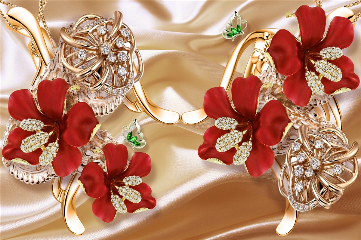 Papier peint bourgeons rouges ornés d'éléments décoratifs sur soie dorée