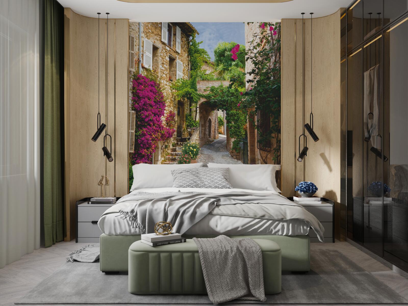 Papier peint la vieille rue s'anime avec la floraison du lierre