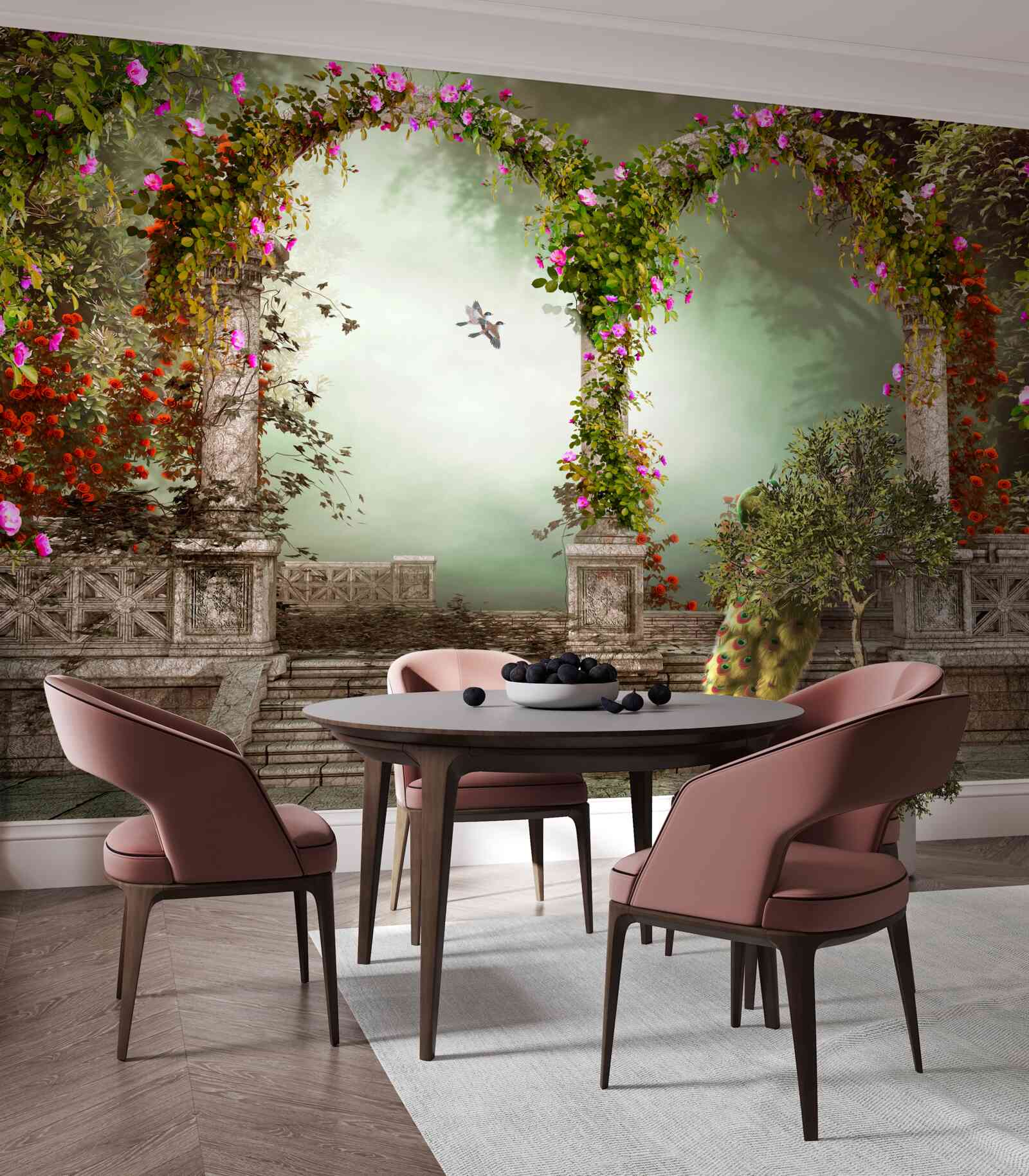 Papier peint paon dans des arches vertes couvertes de feuilles