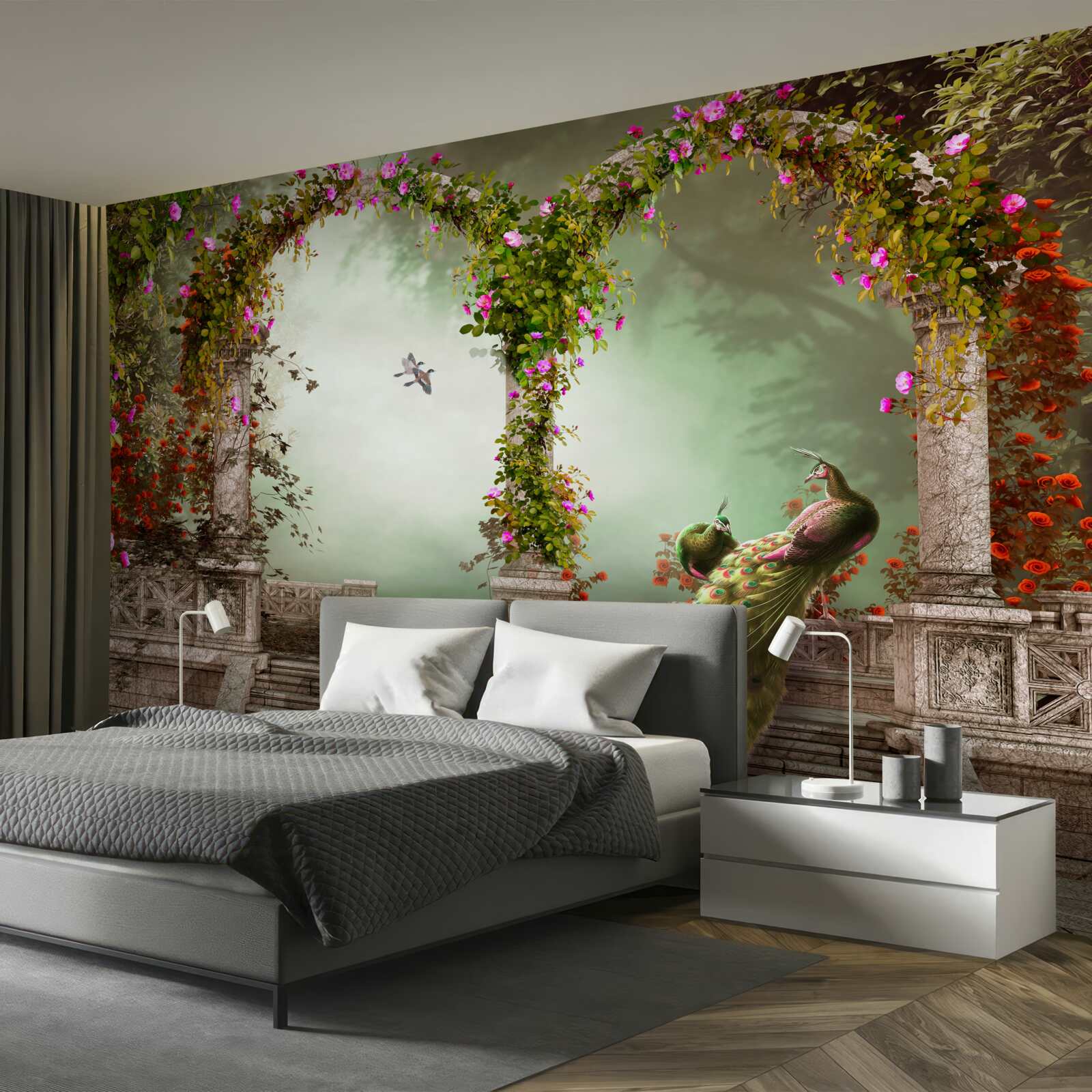 Papier peint paon dans des arches vertes couvertes de feuilles