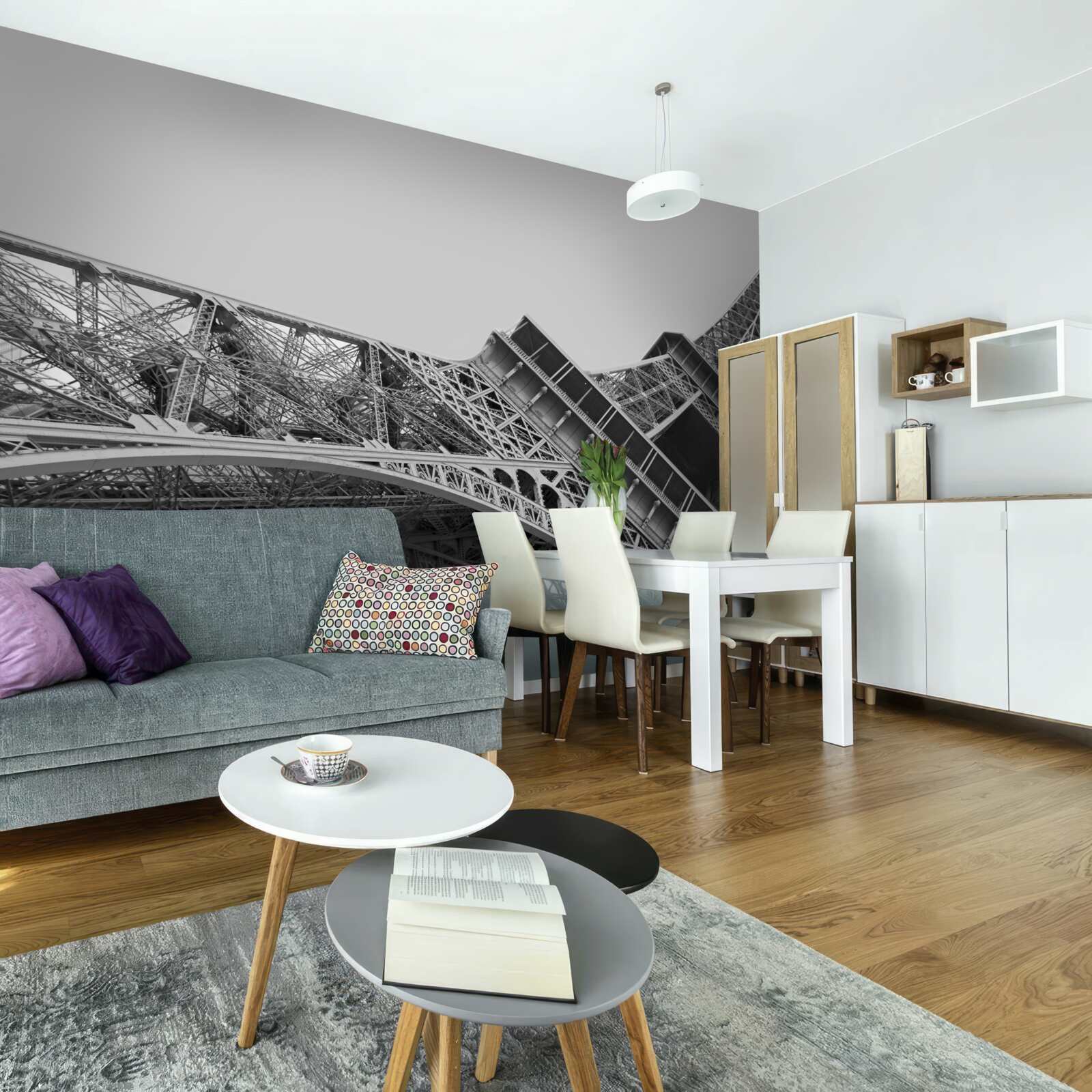 Papier peint vue en noir et blanc de la tour eiffel vue de dessous