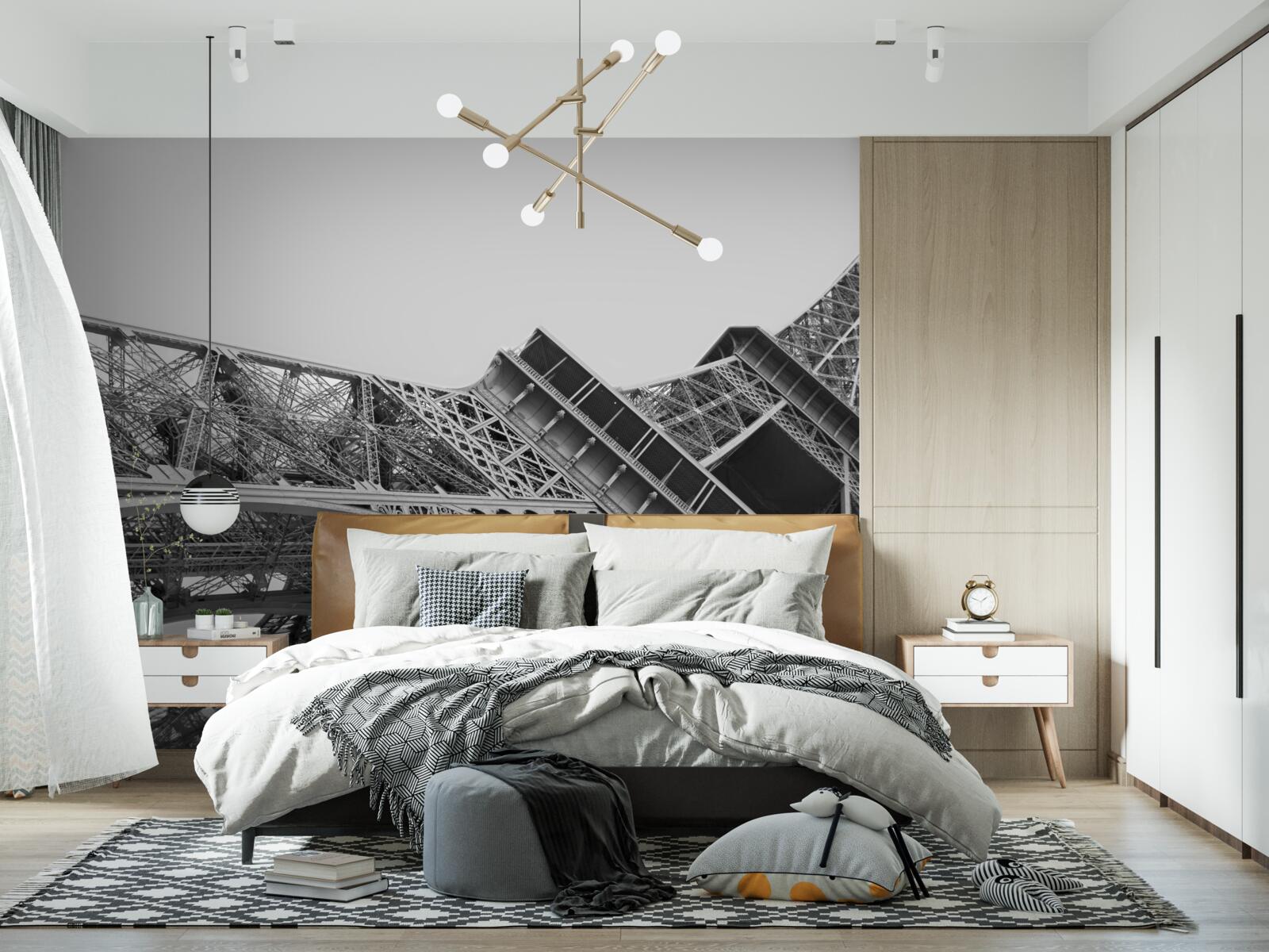 Papier peint vue en noir et blanc de la tour eiffel vue de dessous