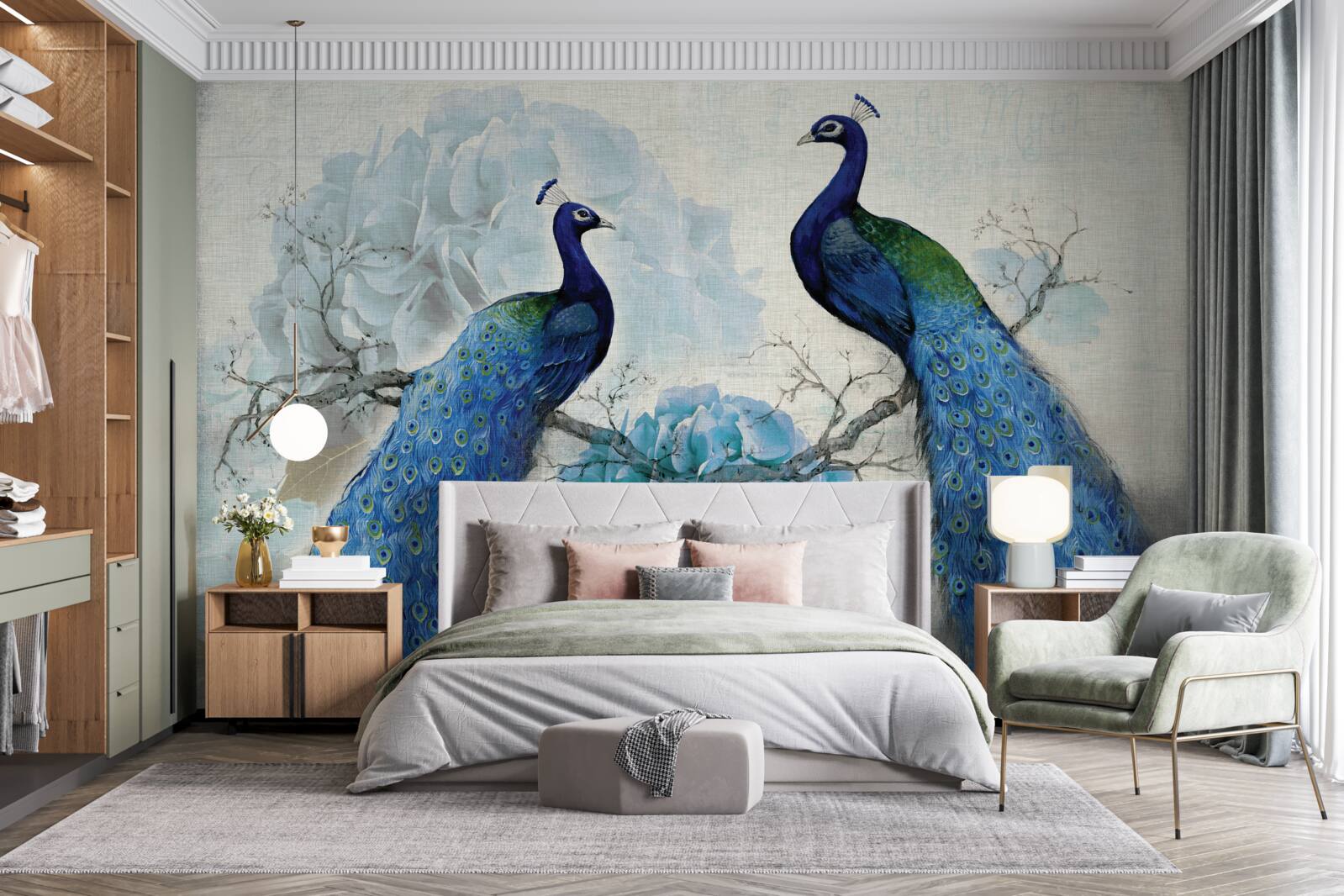 Papier peint paons avec des plumes bleues sur des fleurs de la même teinte