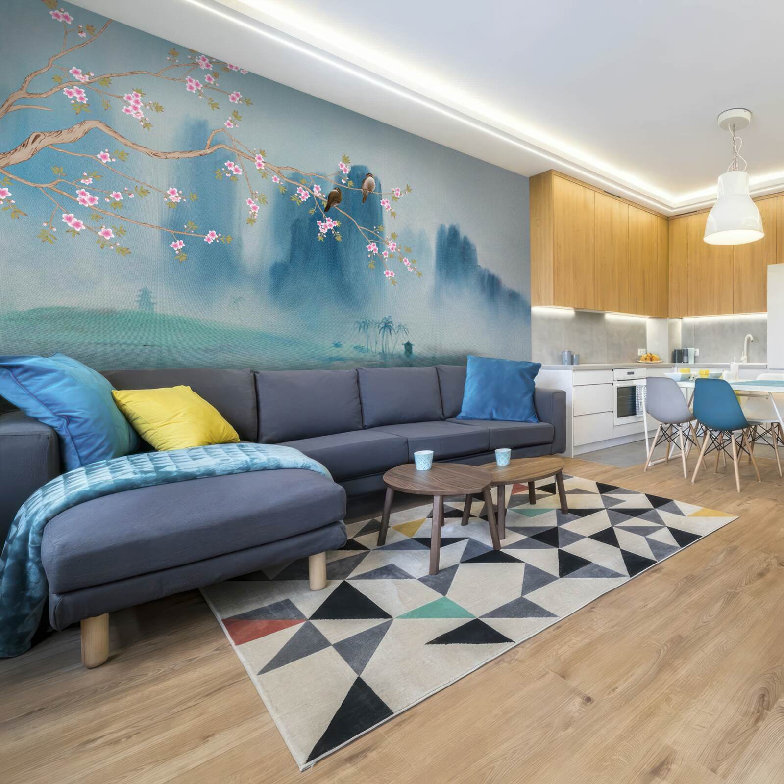 Papier peint les cerisiers en fleurs se ramifient au-dessus d'un lac couvert de brume